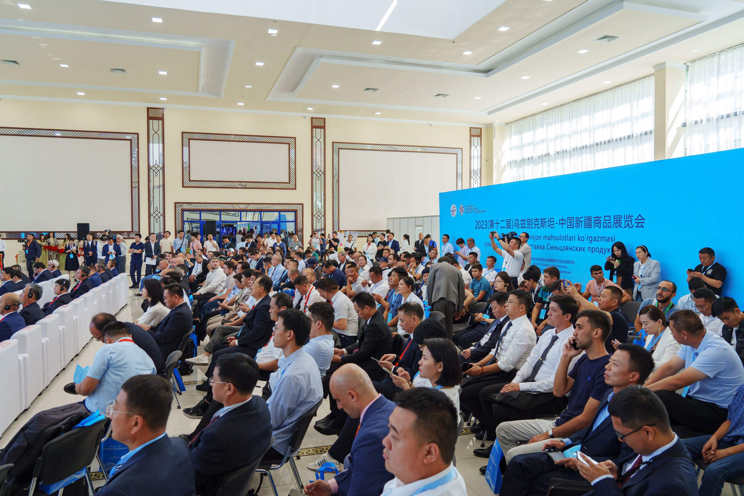 Выставка Синьцзянской продукции. Узбекистан — Китай. Георгий Намазов | Фотограф в Ташкенте