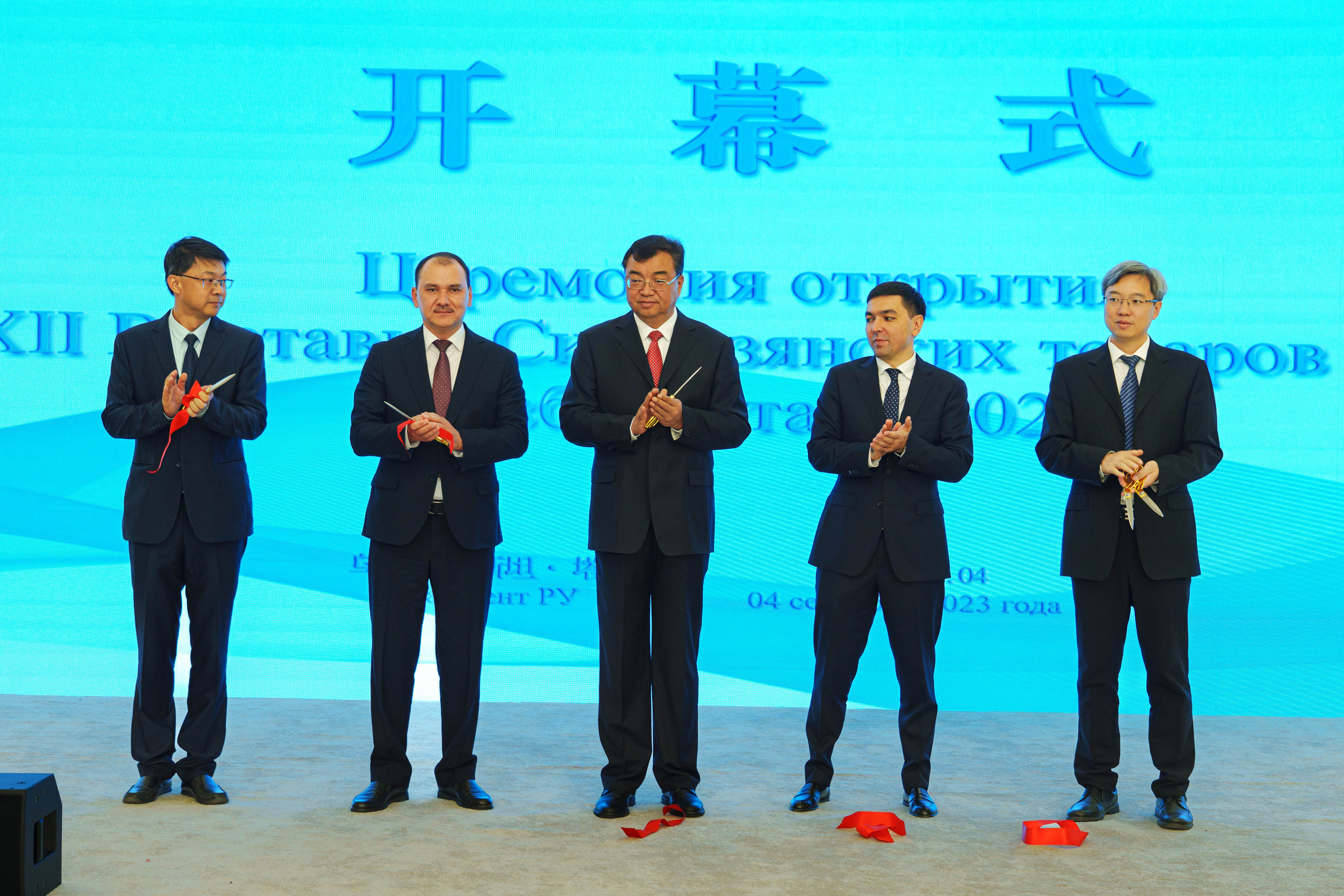 Выставка Синьцзянской продукции. Узбекистан — Китай. Георгий Намазов | Фотограф в Ташкенте