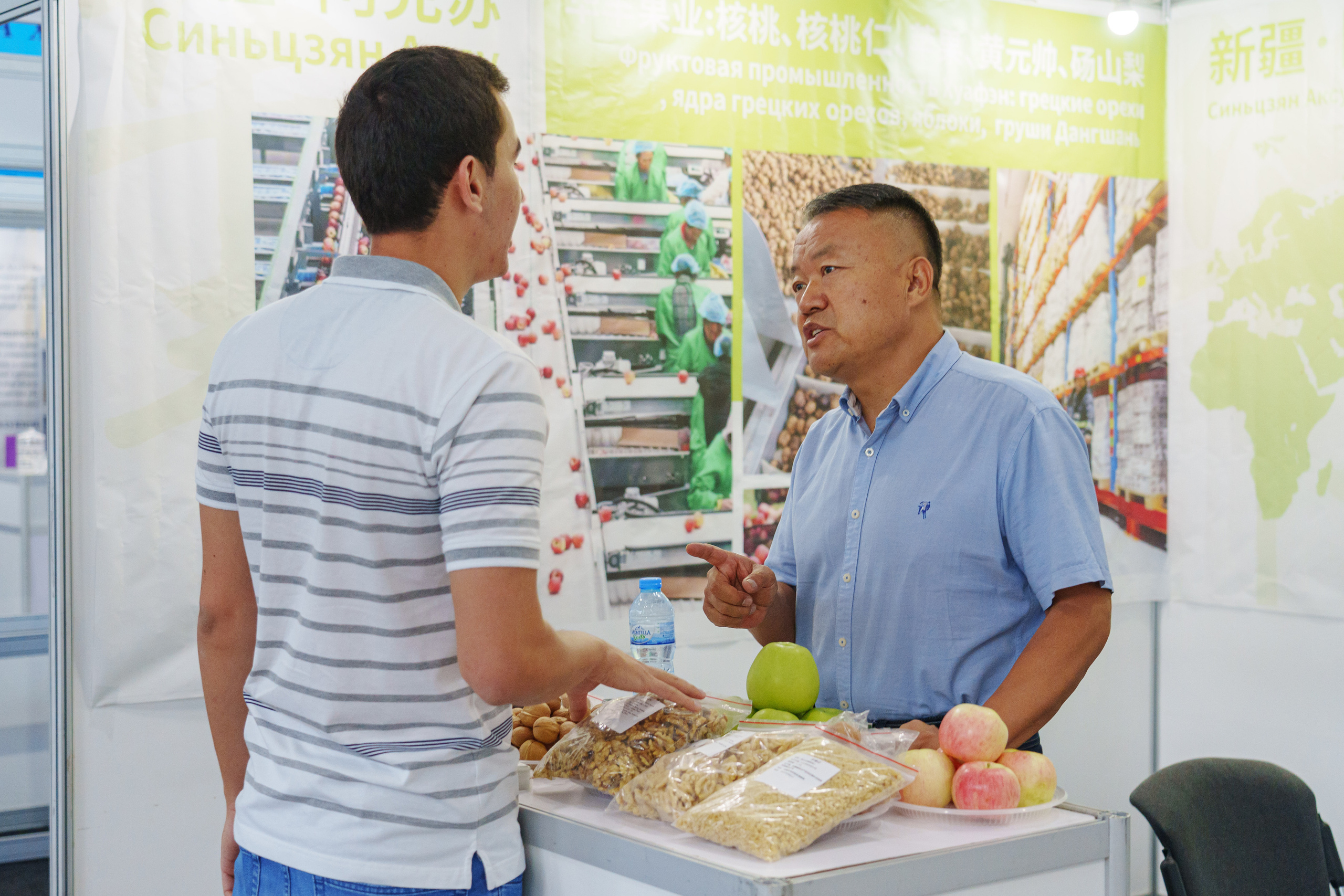 Выставка Синьцзянской продукции. Узбекистан — Китай. Георгий Намазов | Фотограф в Ташкенте