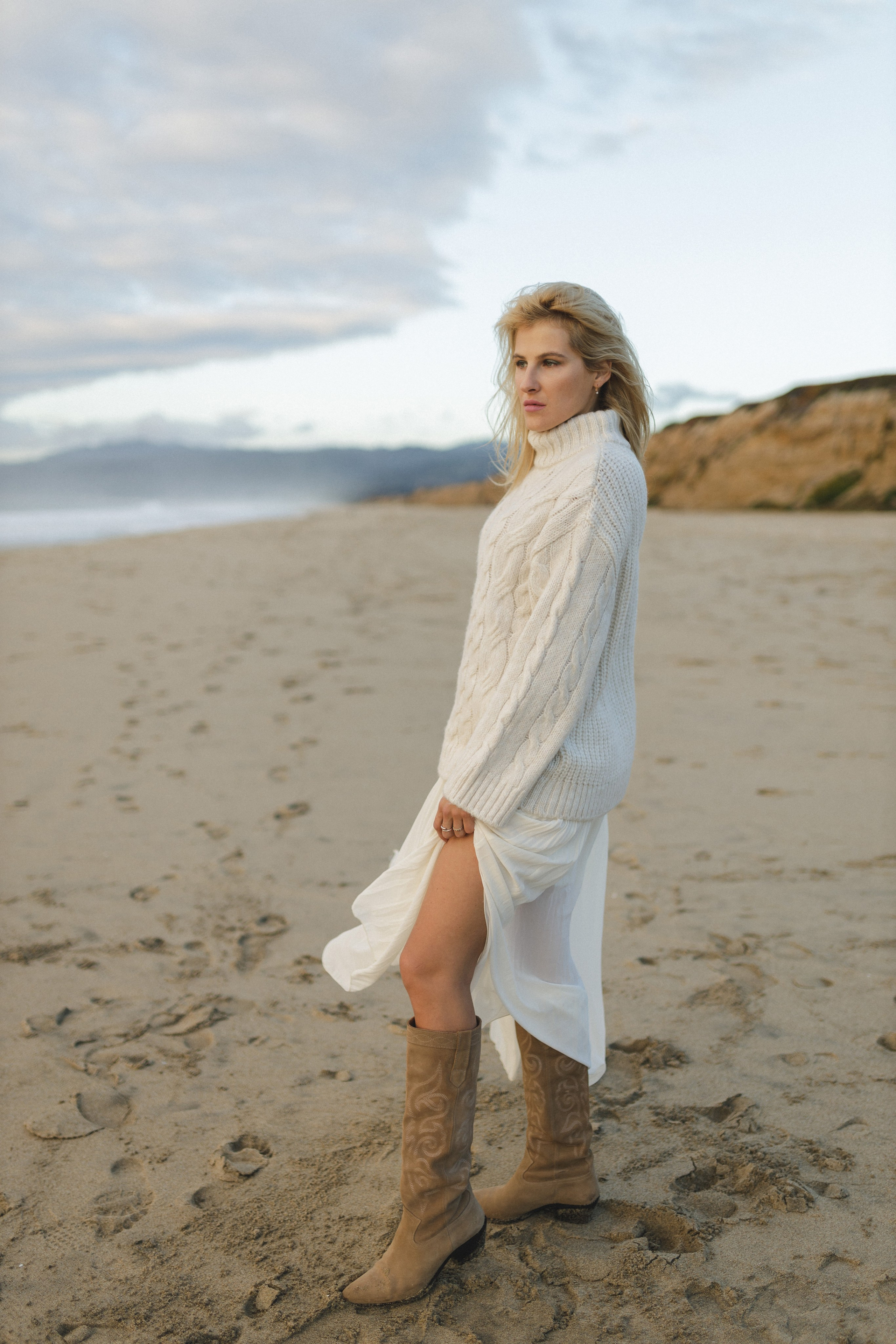 Wild Beauty on the Californian Beach. Maternity, newborn photographer in the Bay Area|Iryna Rakivnenko