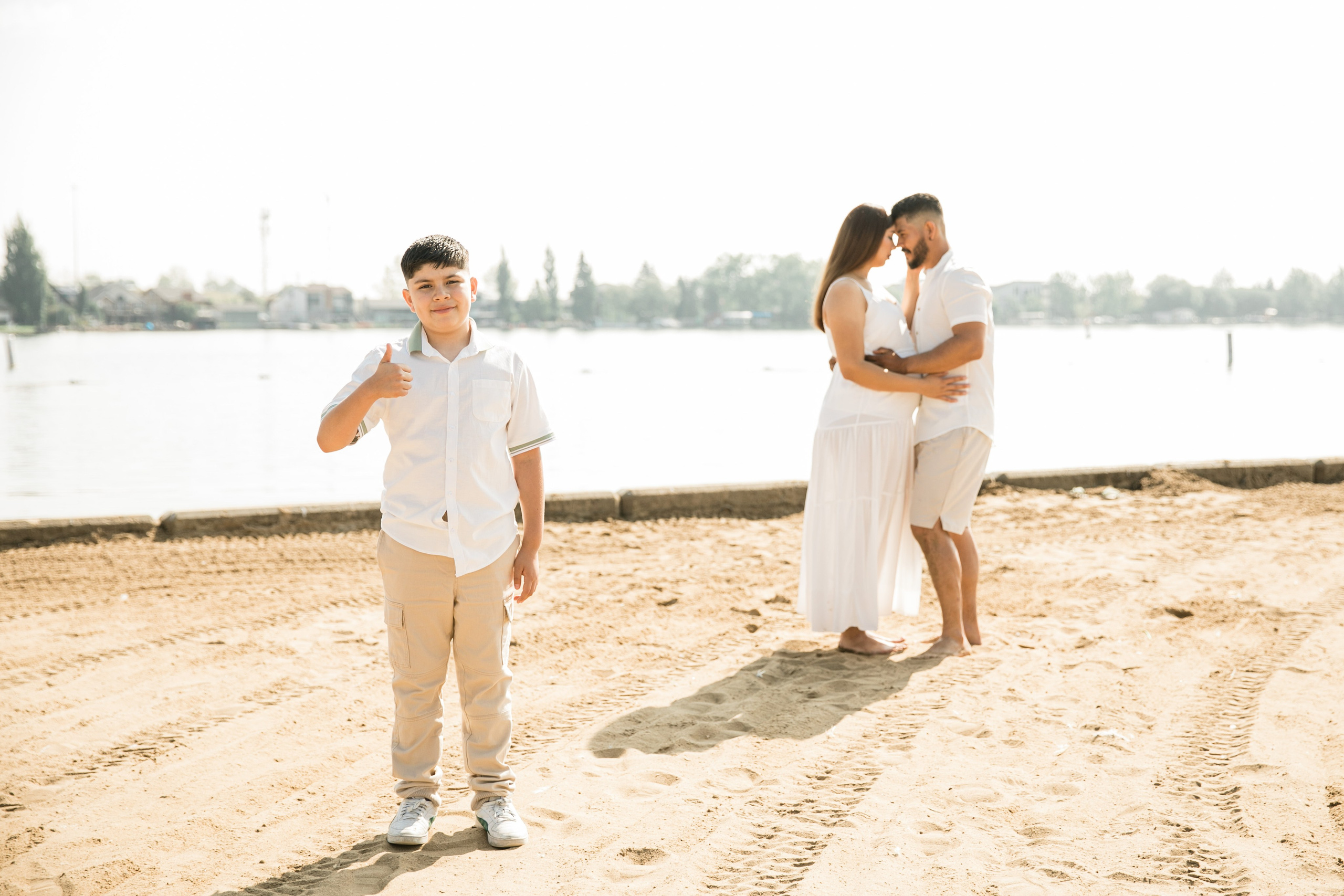 Maternity Photos — Isa — Chestermere. Fotografía accesible en Calgary