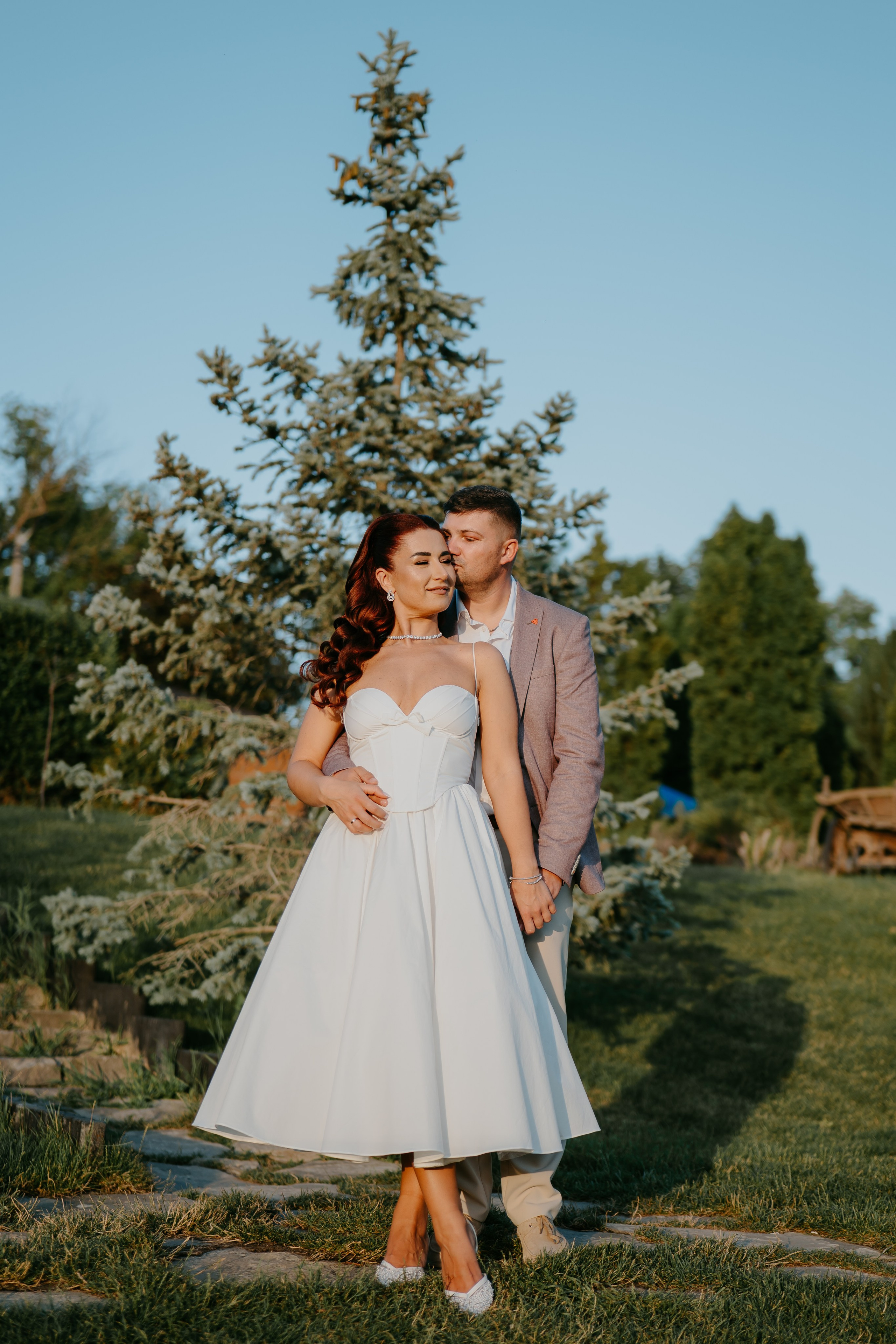 V & A. Crudueugen.com