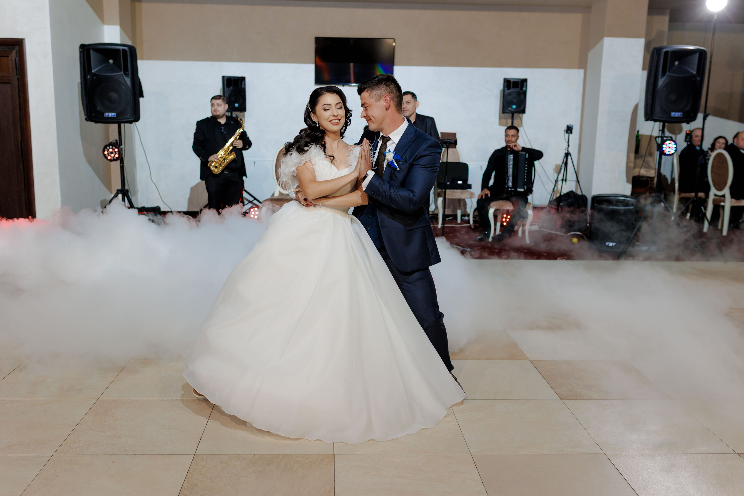 Loredana & Emilian – Ziua Nunții | Videografie - fotografie Botez Suceava, Iași, Botoșani. Servicii foto-video profesionale, pentru momente de neuitat