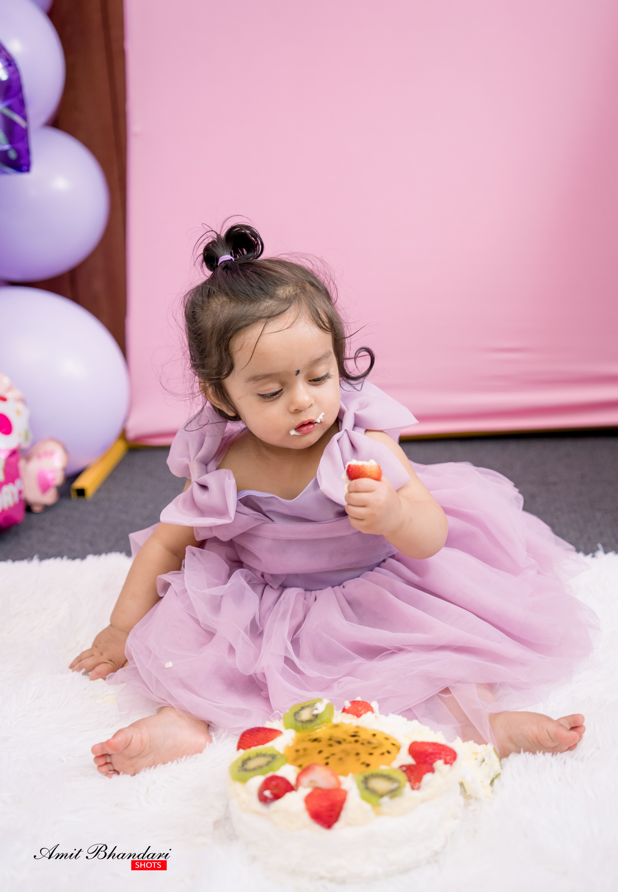 Yuhana’s Cake Smash Session. Freelance Photographer in Newcastle & Central Coast