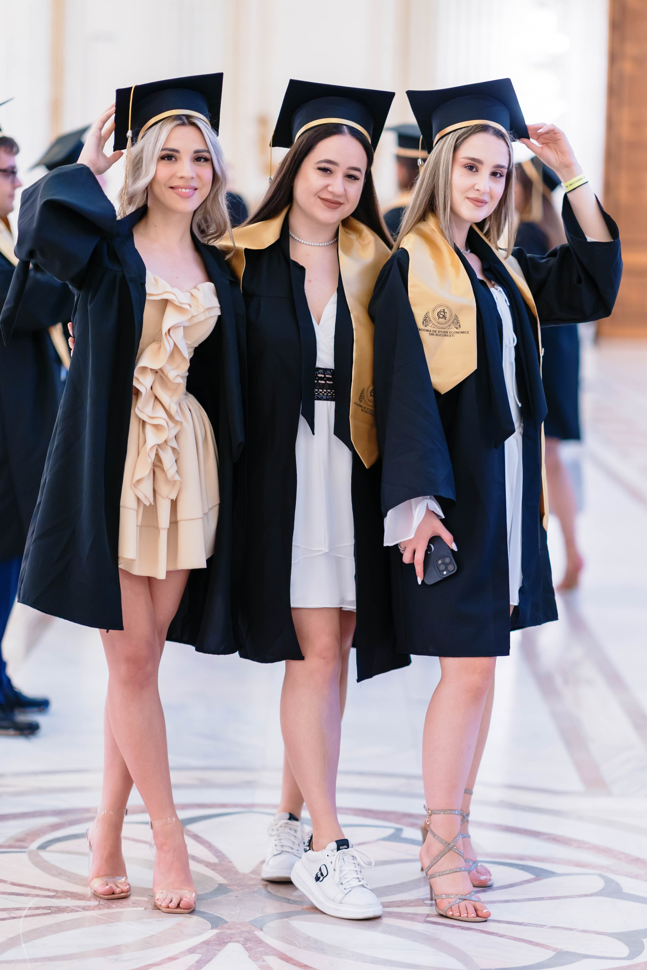 Festivitate de absolvire Universitatea ASE. MDimaFotoStudio. Fotograf de nuntă, evenimente private și de familie