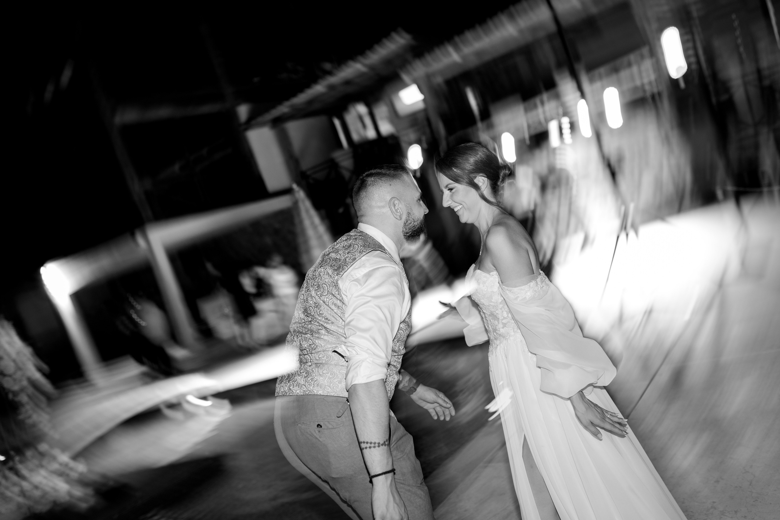 M&D|Between City Lights and Hidden Oasis. Black Sheep Produkcija| Wedding Photography and Wedding Films, based in Kragujevac, Europe / Fotograf i videograf, Kragujevac, Srbija