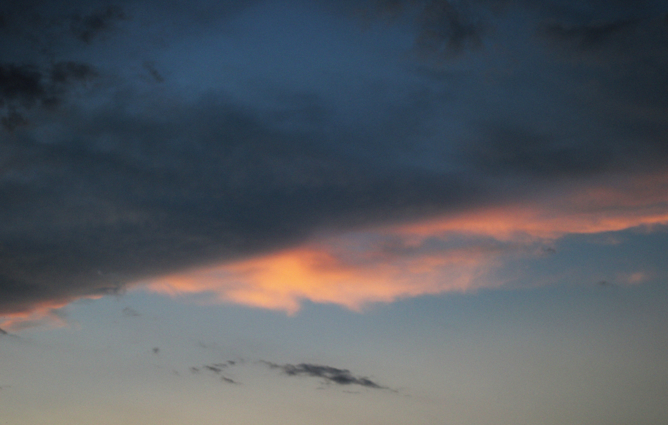Countryside cowgirl-style portrait photoshoot. Lana Petrychenko — Portrait & Family Photographer. Valencia, Spain