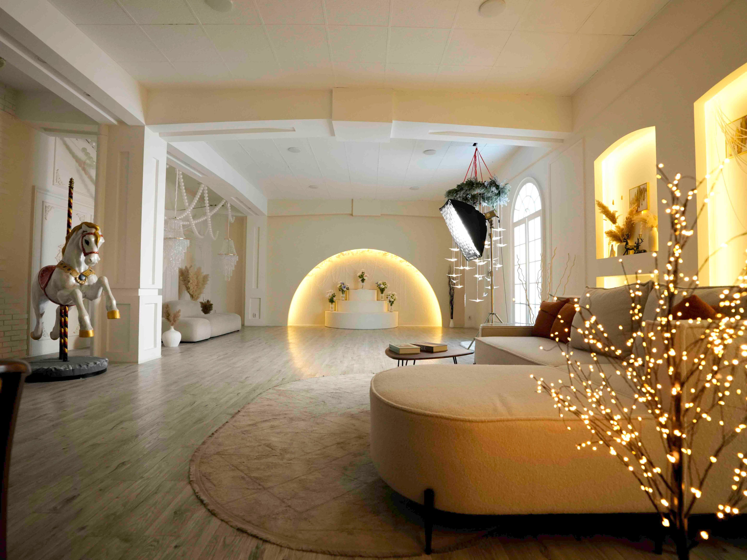 Зал «Эстет» — (ул.Мукими, 1А). 2astudio.uz