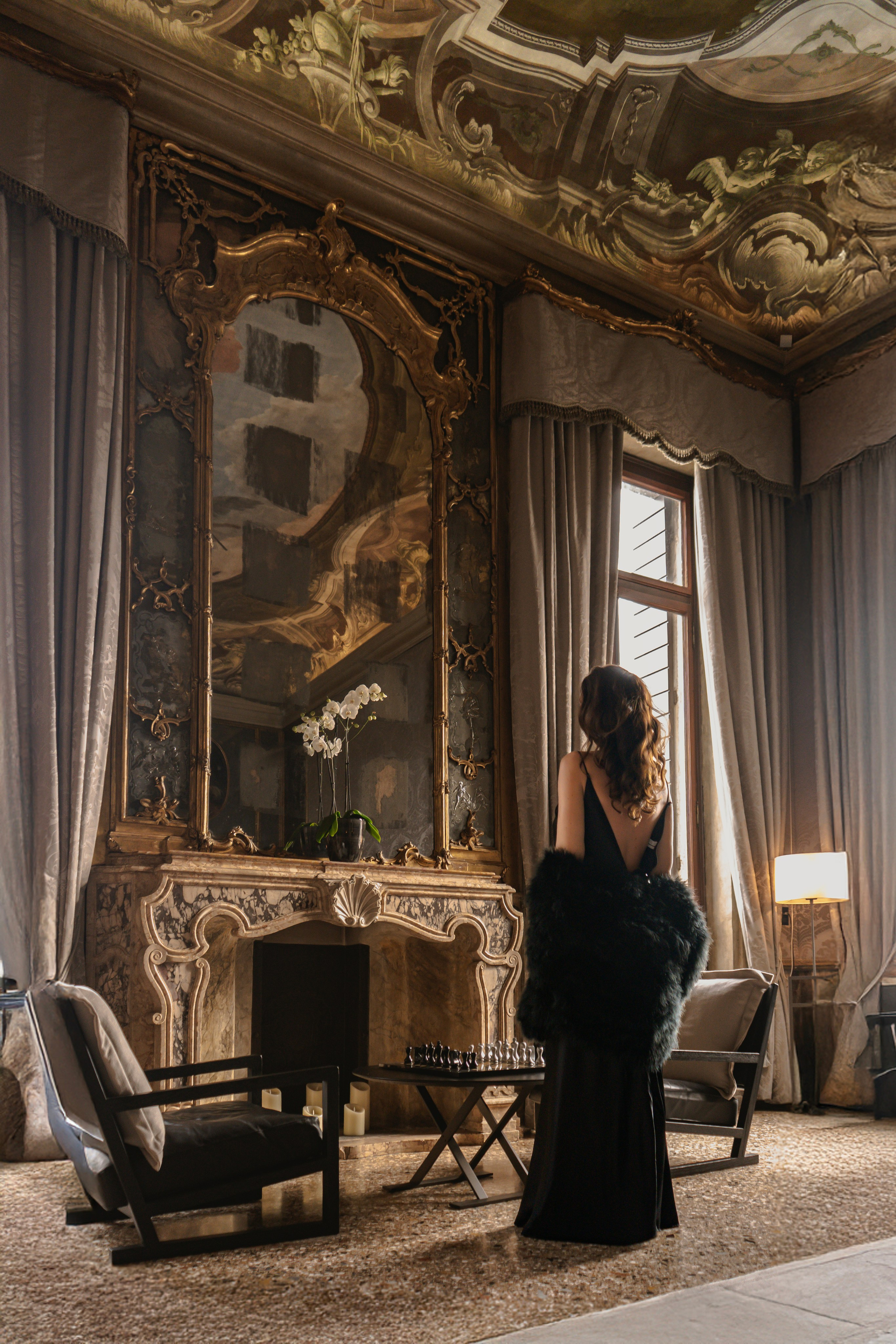  Dreamy photoshoot Venice with soft light, pastel colors, and ethereal styling.