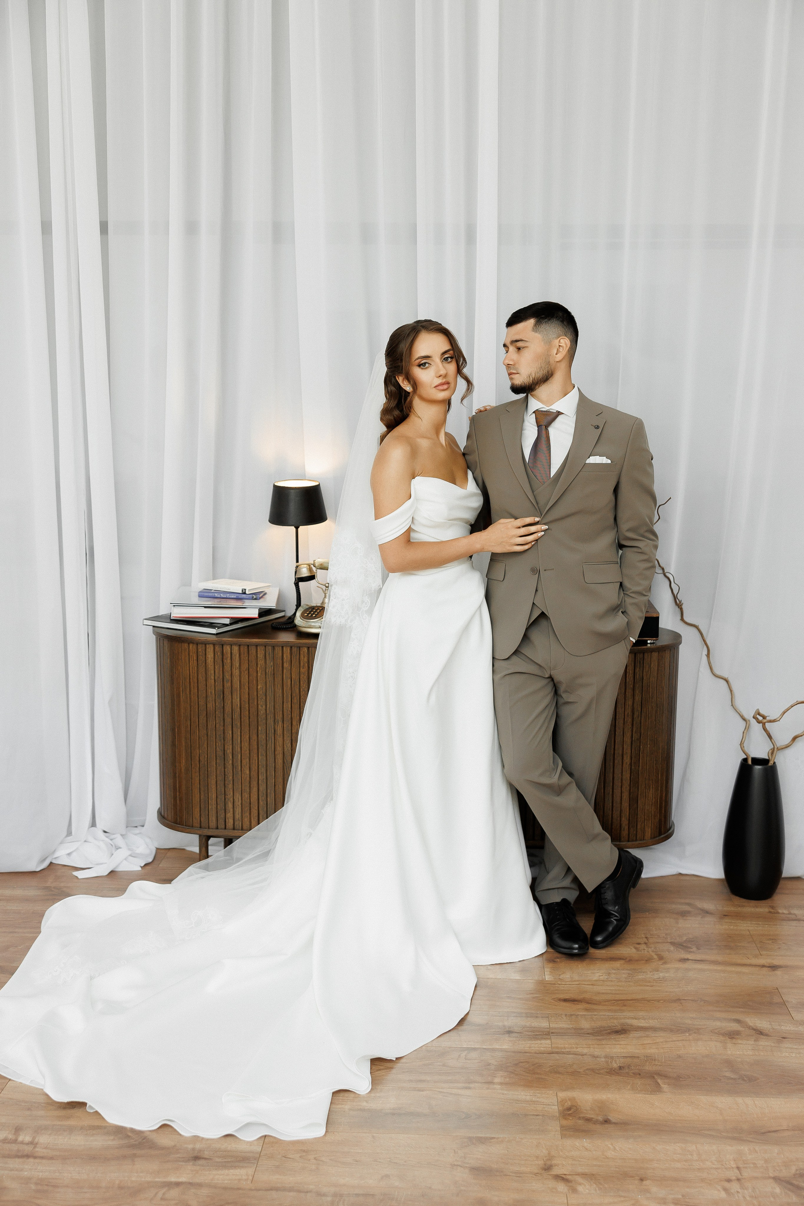 Eugen & Livia — Grand Elysee — Wedding Day. Servicii Foto și Video 067188353