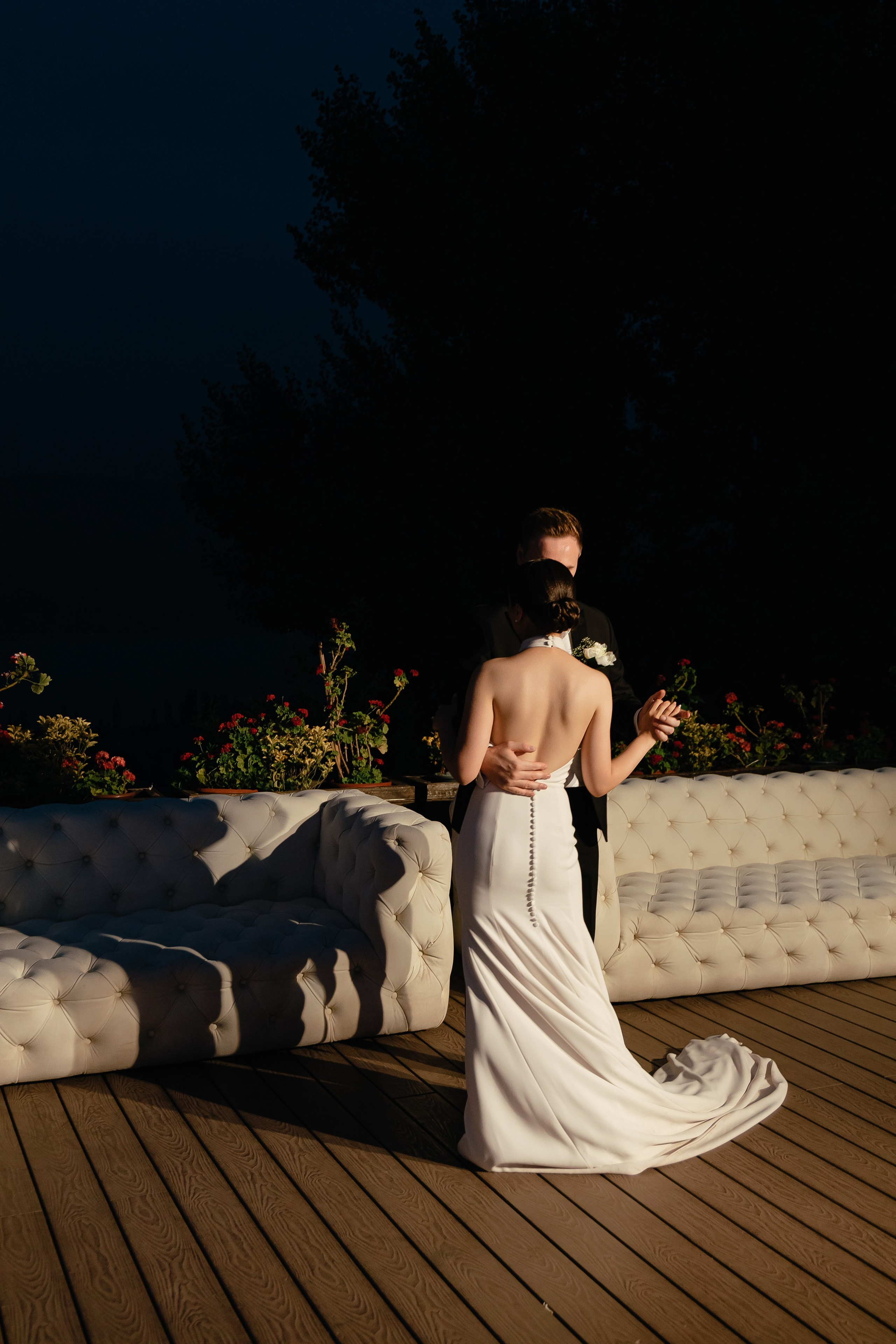 Thomas & Suyumbika. Главная