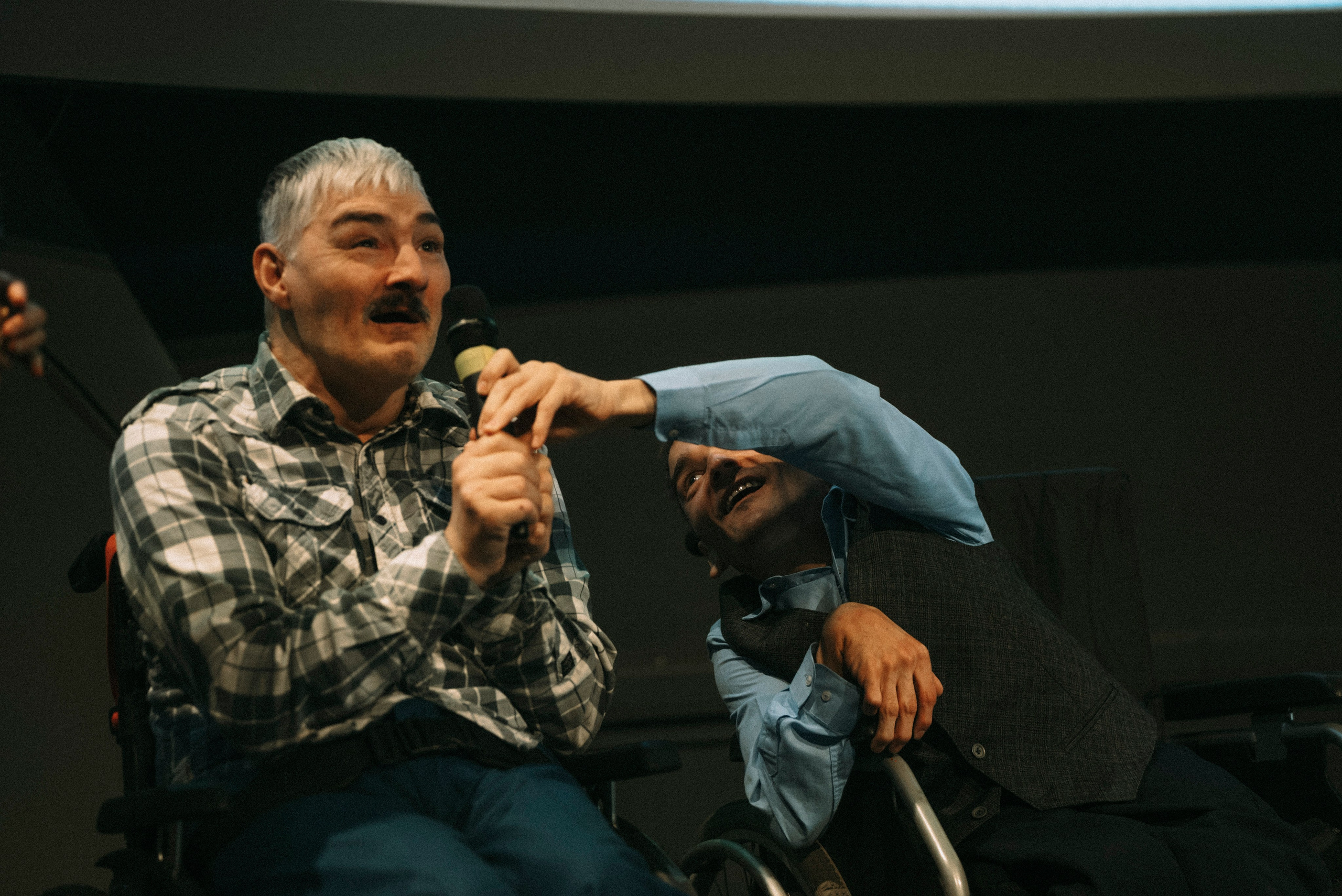 2025. Стрит-фотография, полная абсурда, идиотизма и красоты