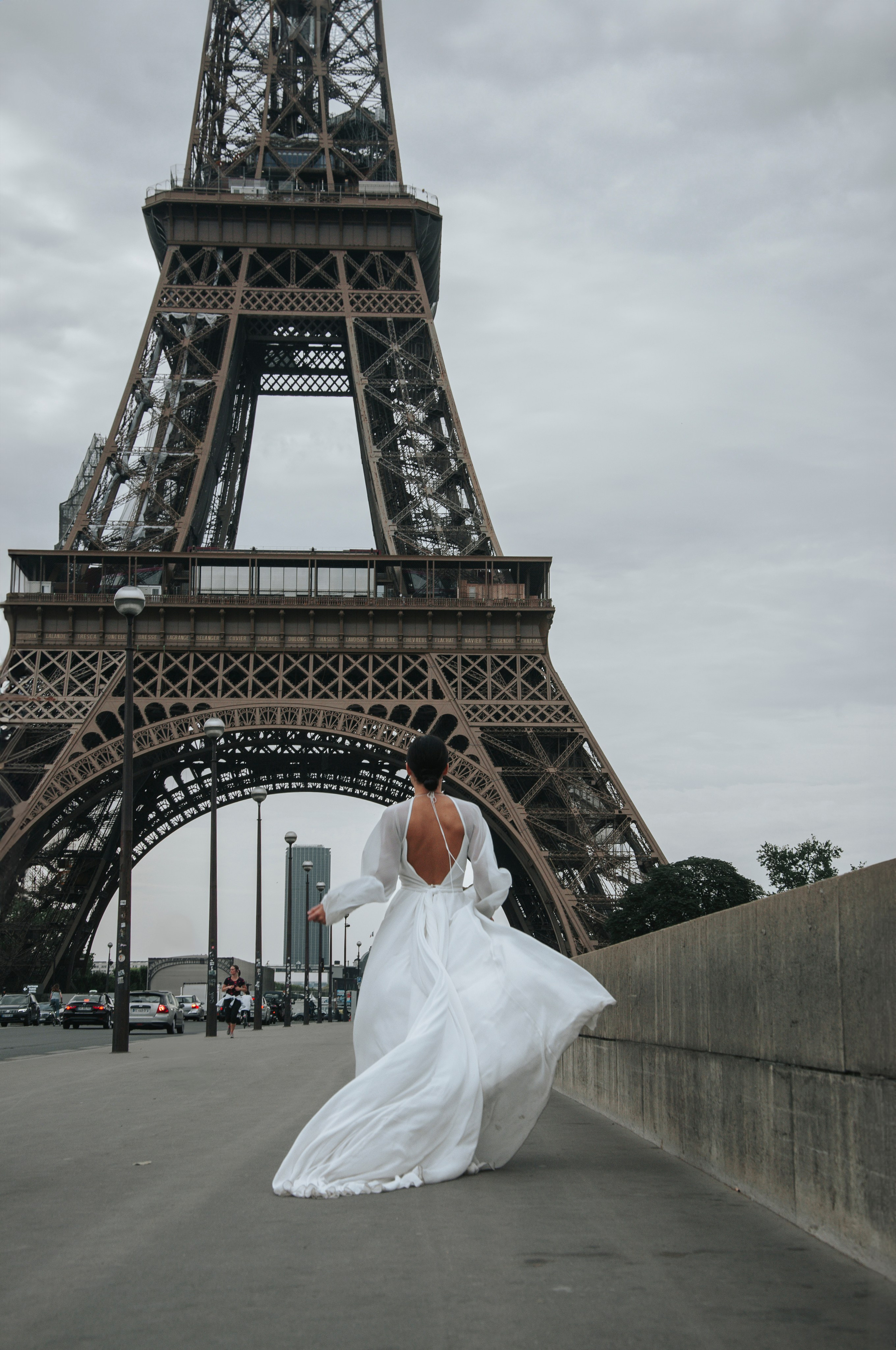 Wedding photoshoot at the Eiffel Tower. Paris photographer — Polina Osipova