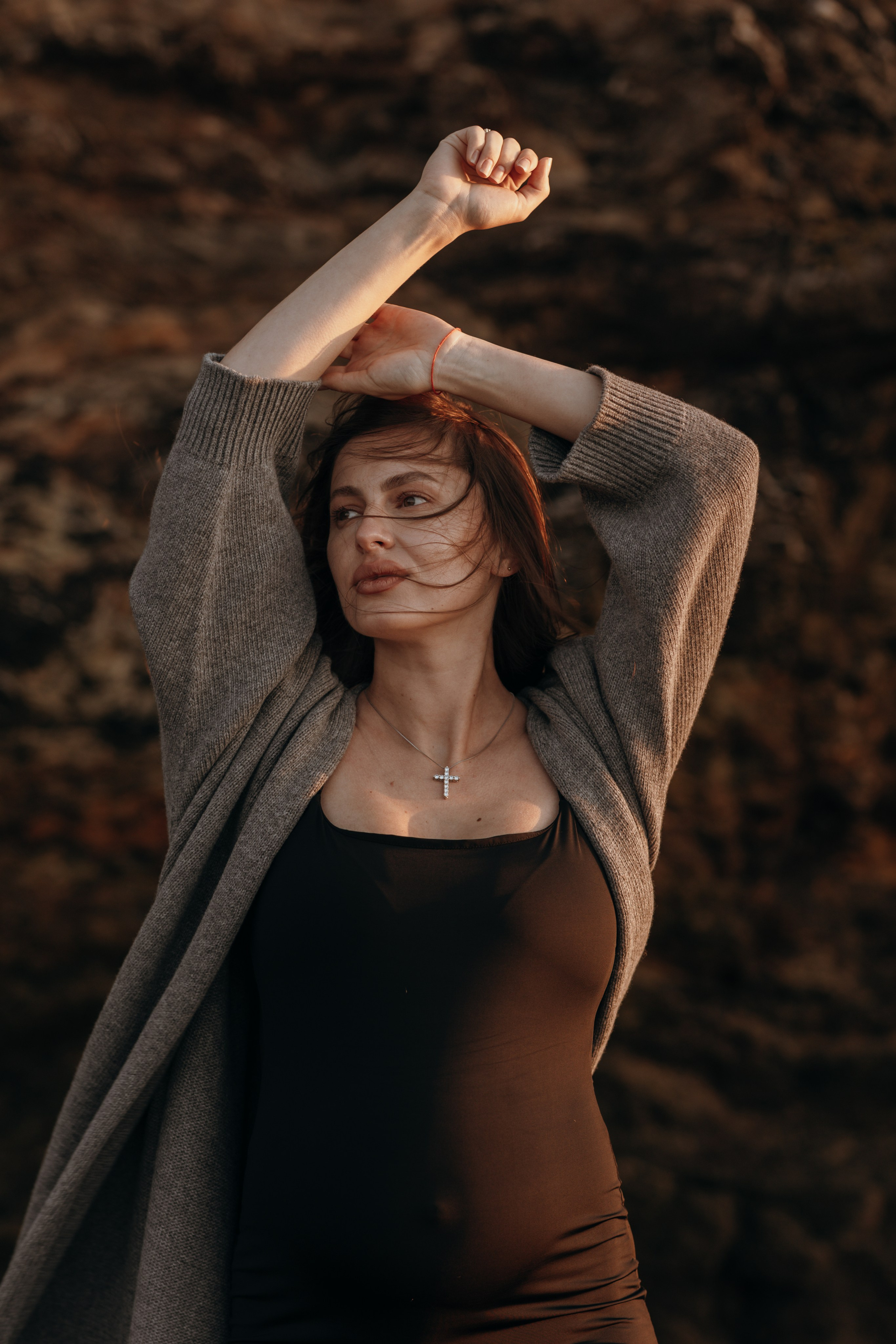 Sunset maternity photoshoot. Annah Louwagie — Lifestyle photographer for couples, families & brands | France & worldwide