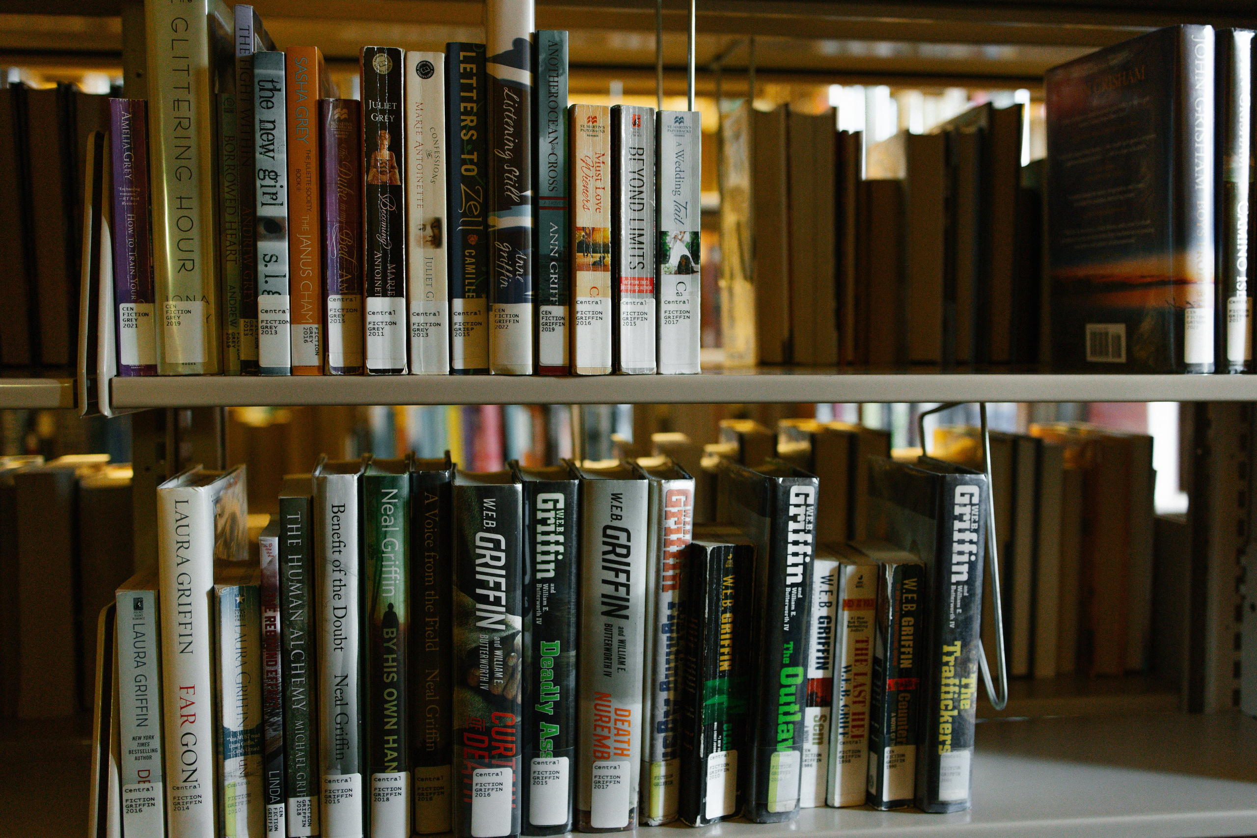 Central Library. Family photographer Oregon — Washington