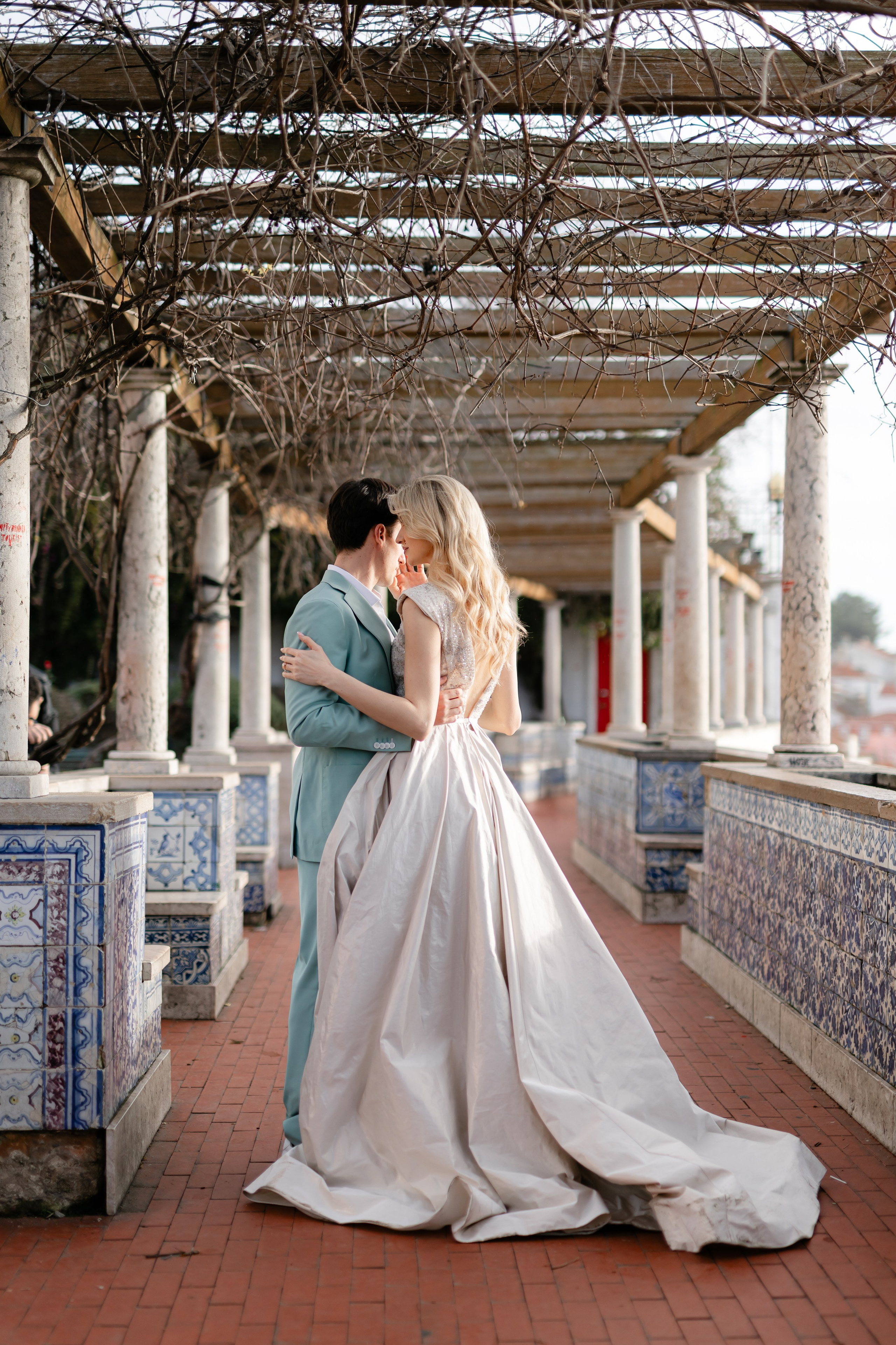 Vivien & Razvan. Main