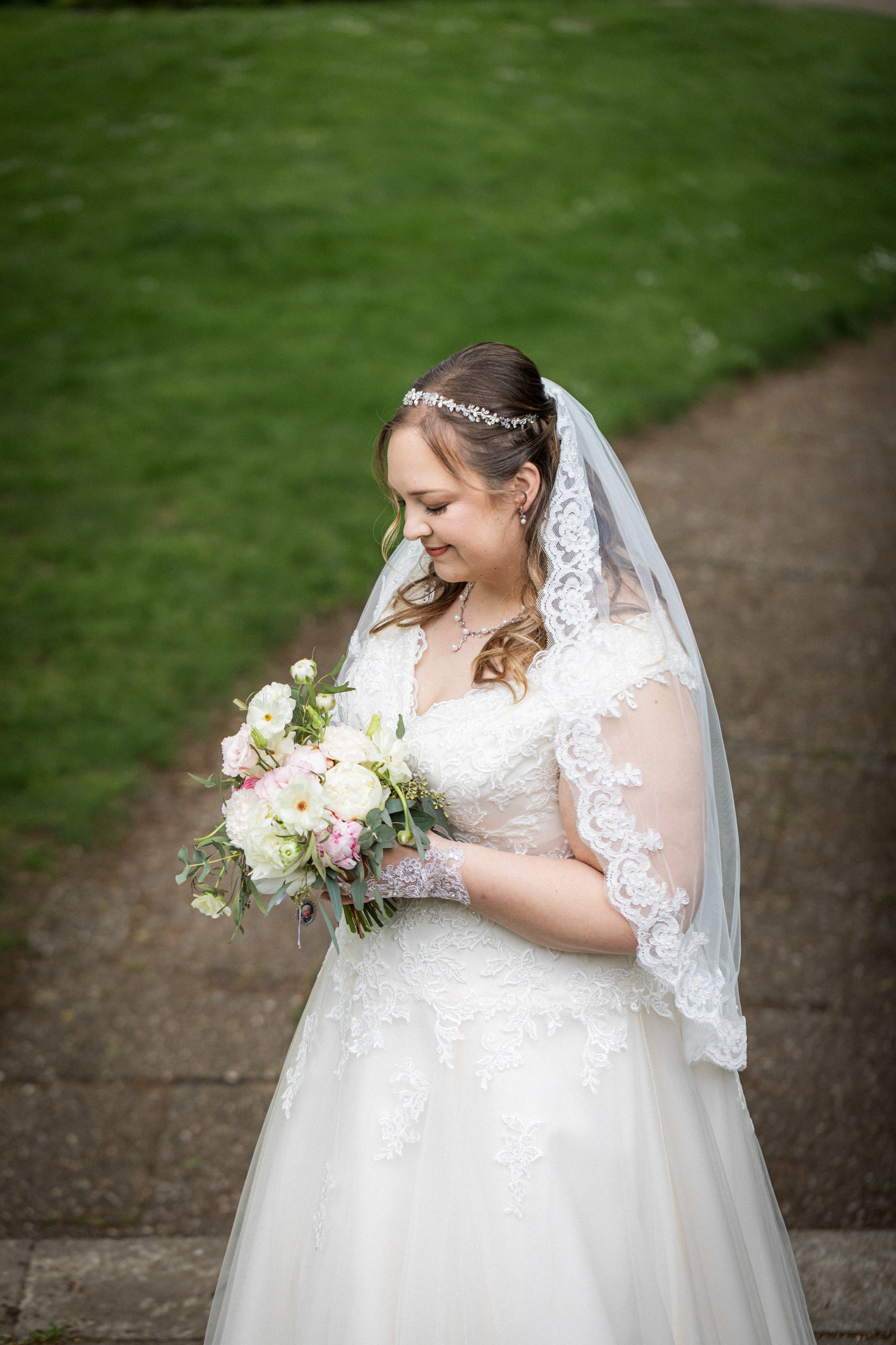 Kirchliche Trauung in Oerlinghausen – Emotionale Hochzeitsfotos & Stilvolle Reportagen!. Hochzeitsfotografin in Gütersloh | Authentische Hochzeitsreportagen | TK Photographie