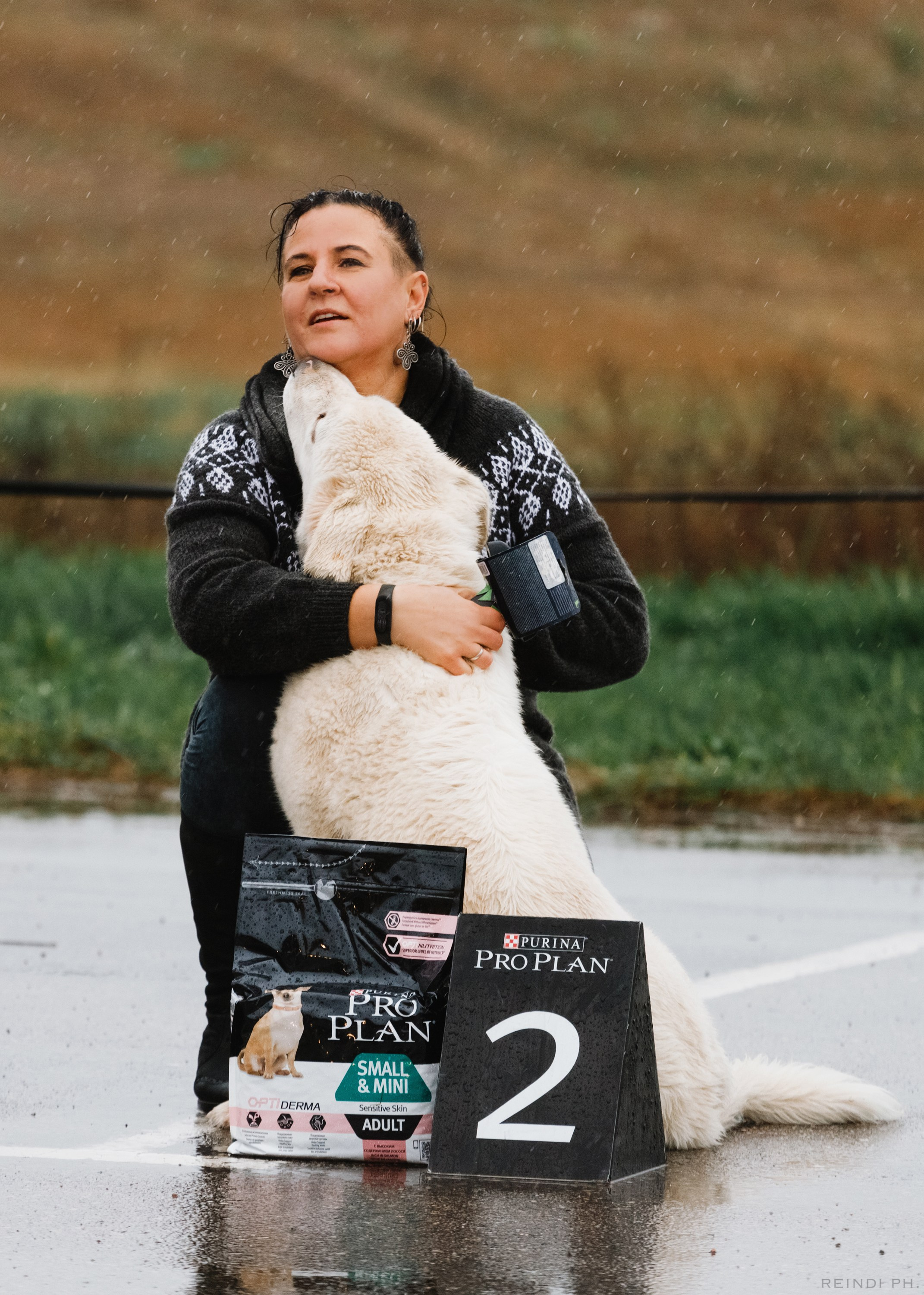 Rainy dog show in Grodno. Kaja | fotograf we Wrocławiu | ludzie i psy