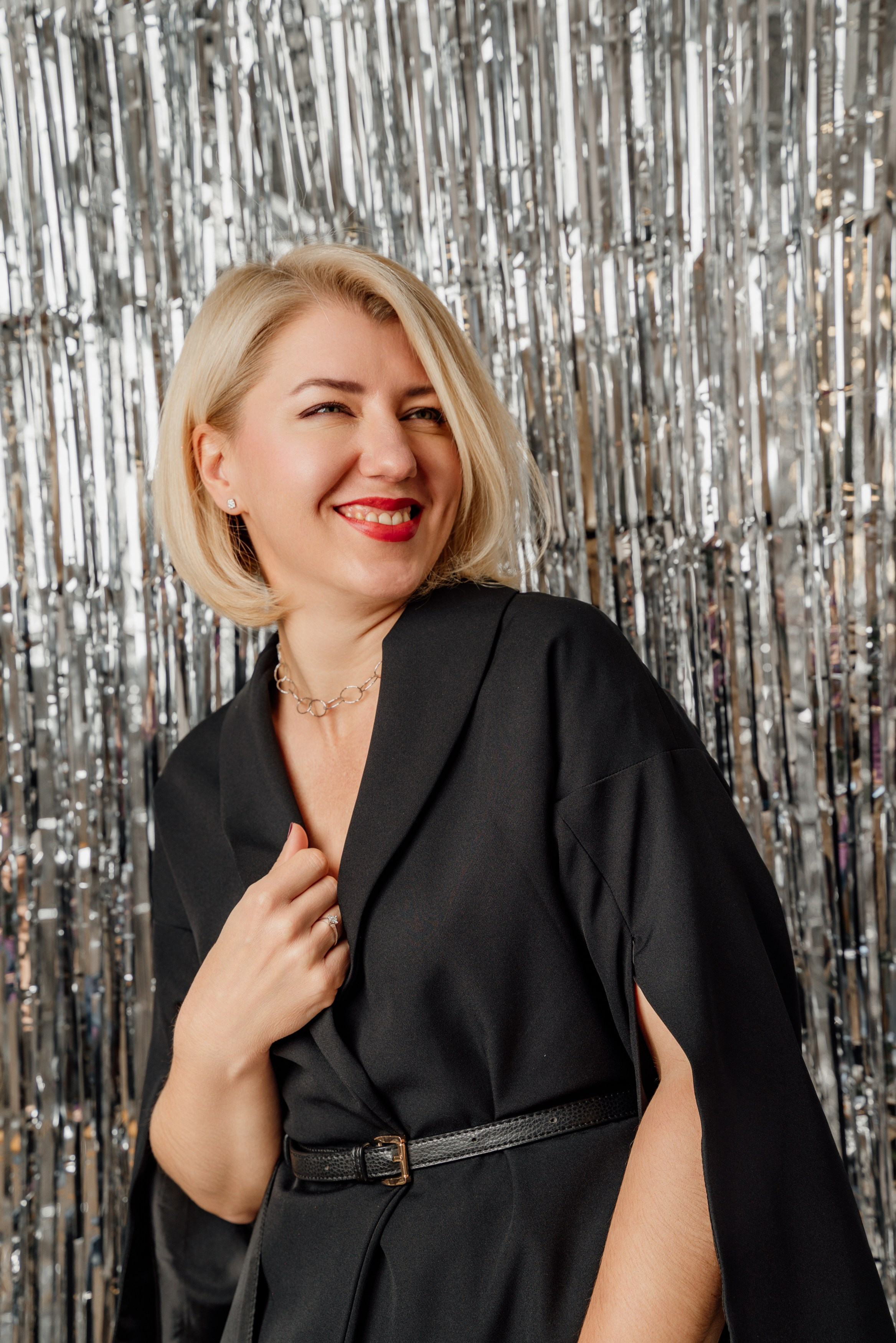 Christmas photo shootChristmas photo shoot without a Christmas tree, Christmas photo shoot without a Christmas tree, photo shoot with glittery tinsel