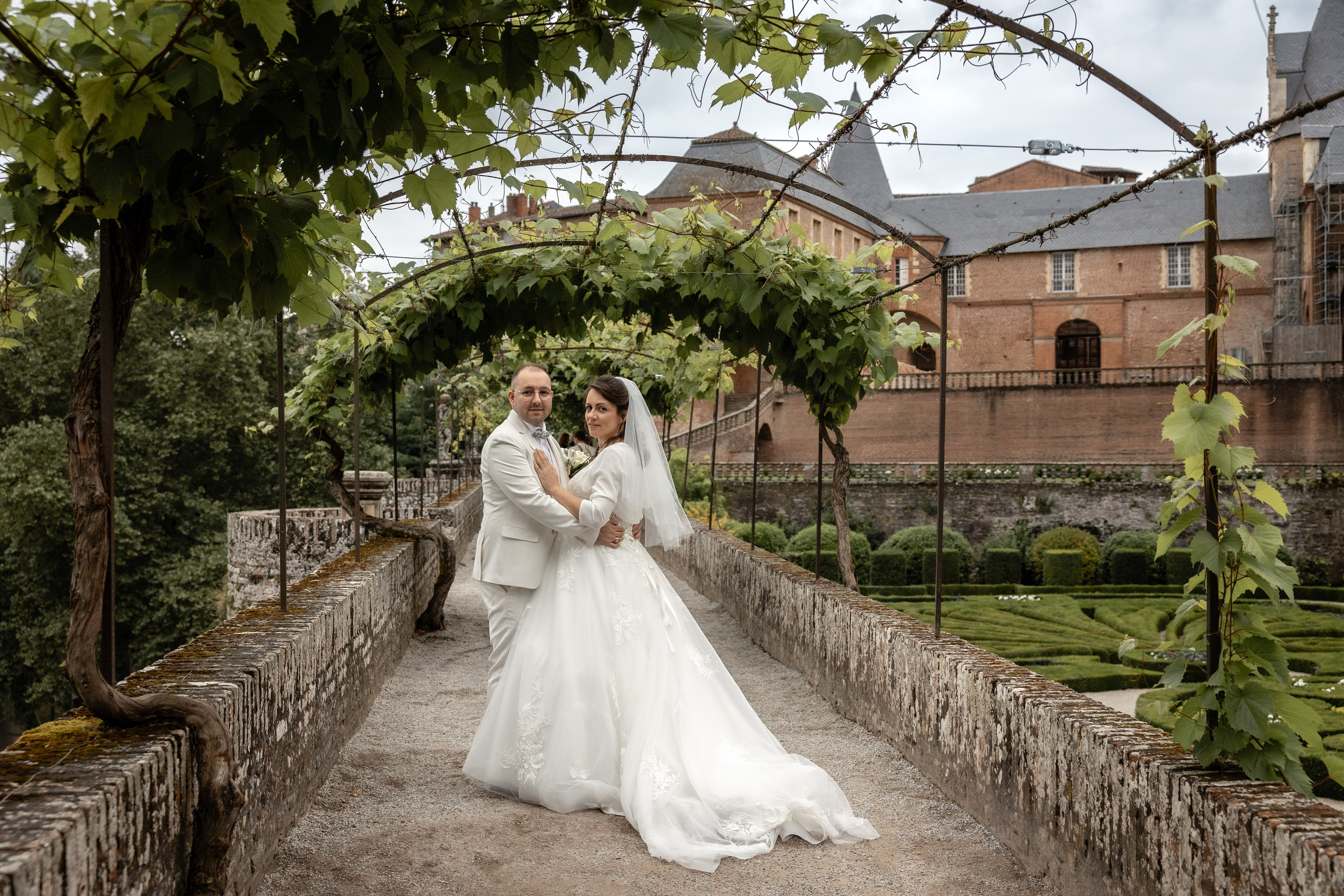 Свадебные фотосессии на юго-западе Франции, запечатленные через свет, эмоции и подлинные моменты. Евгения Смирнова — фотограф в Тулузе и юго-западной Франции