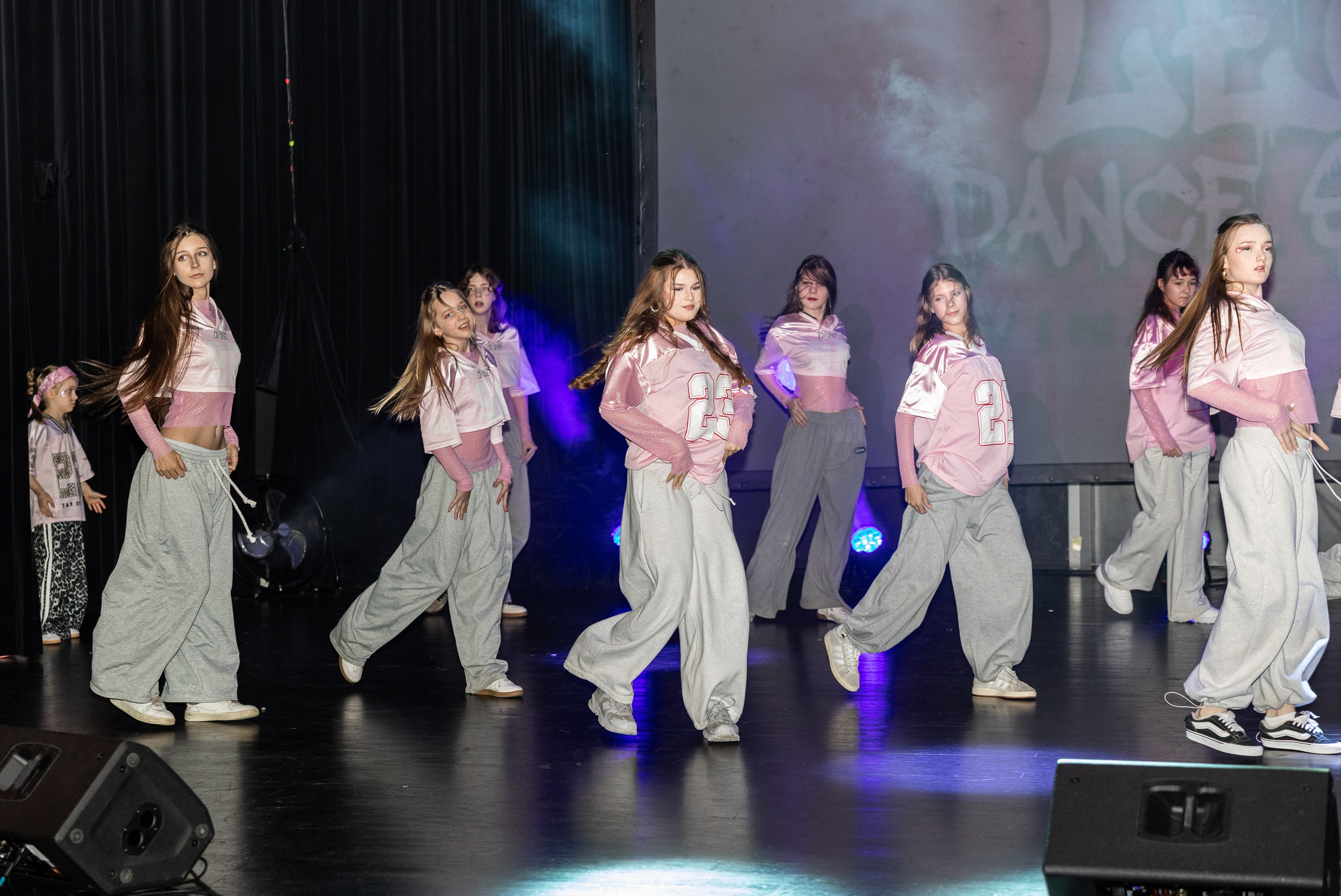 LEO DANCE SHOW WINTER 2025. Семейный и детский фотограф в Варшаве Мила Бобровская