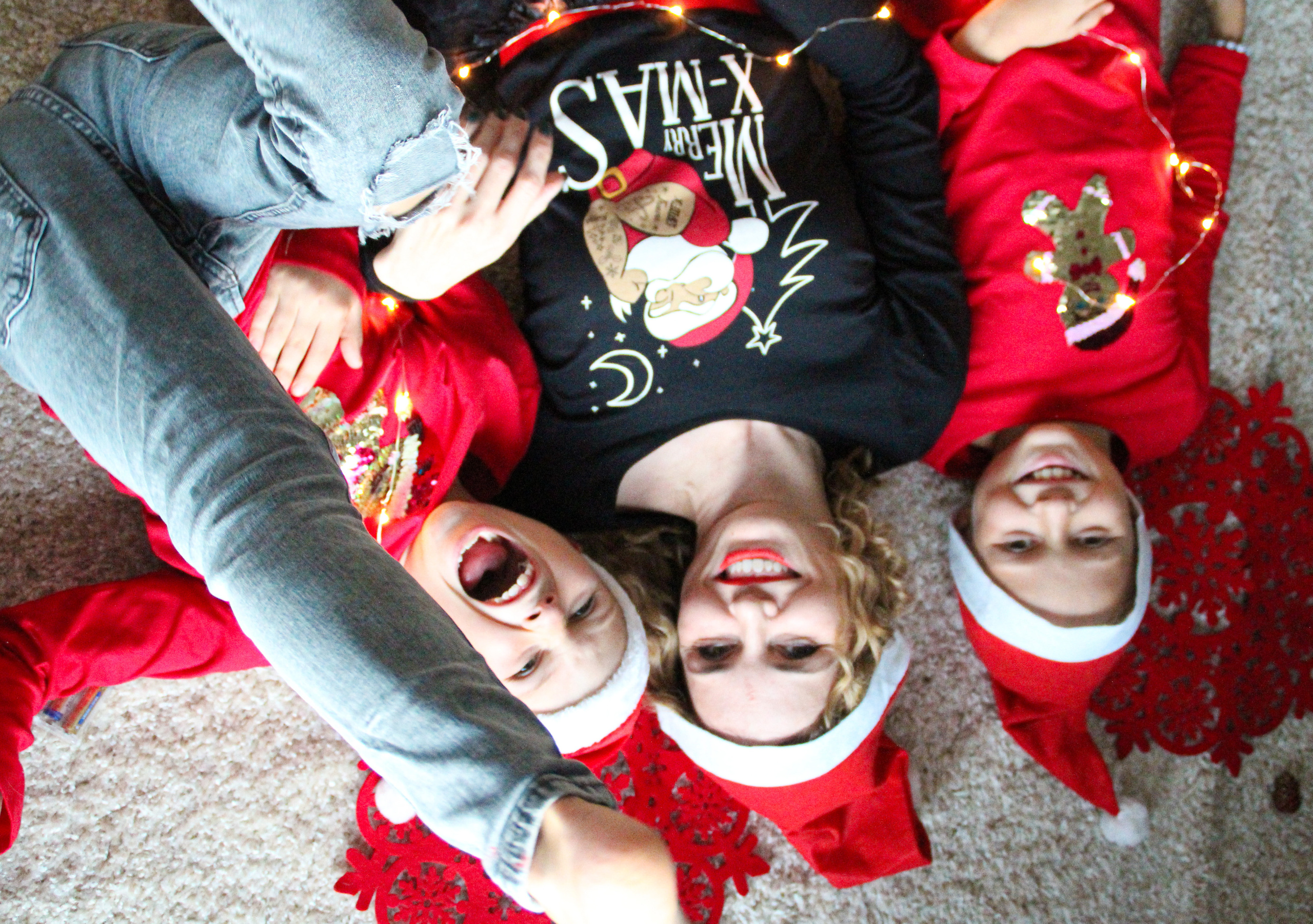 Navidad en casa. Irina con sus niños. Фотограф в Матаро, Барселона. Евгения Шихина