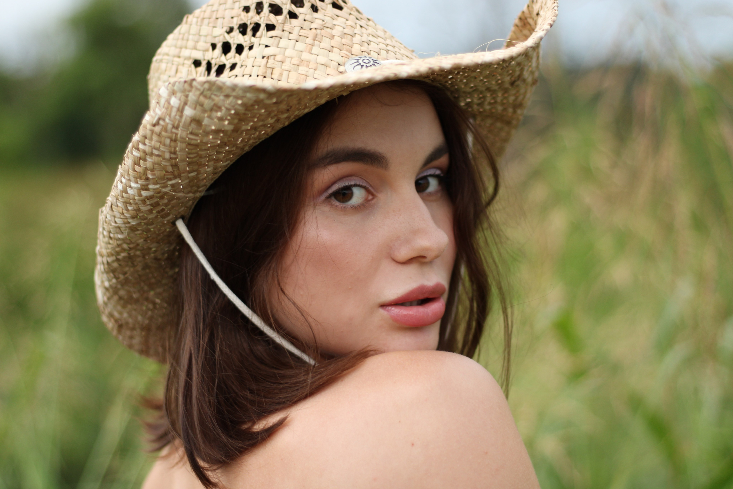 Countryside cowgirl-style portrait photoshoot. Lana Petrychenko — Portrait & Family Photographer. Valencia, Spain