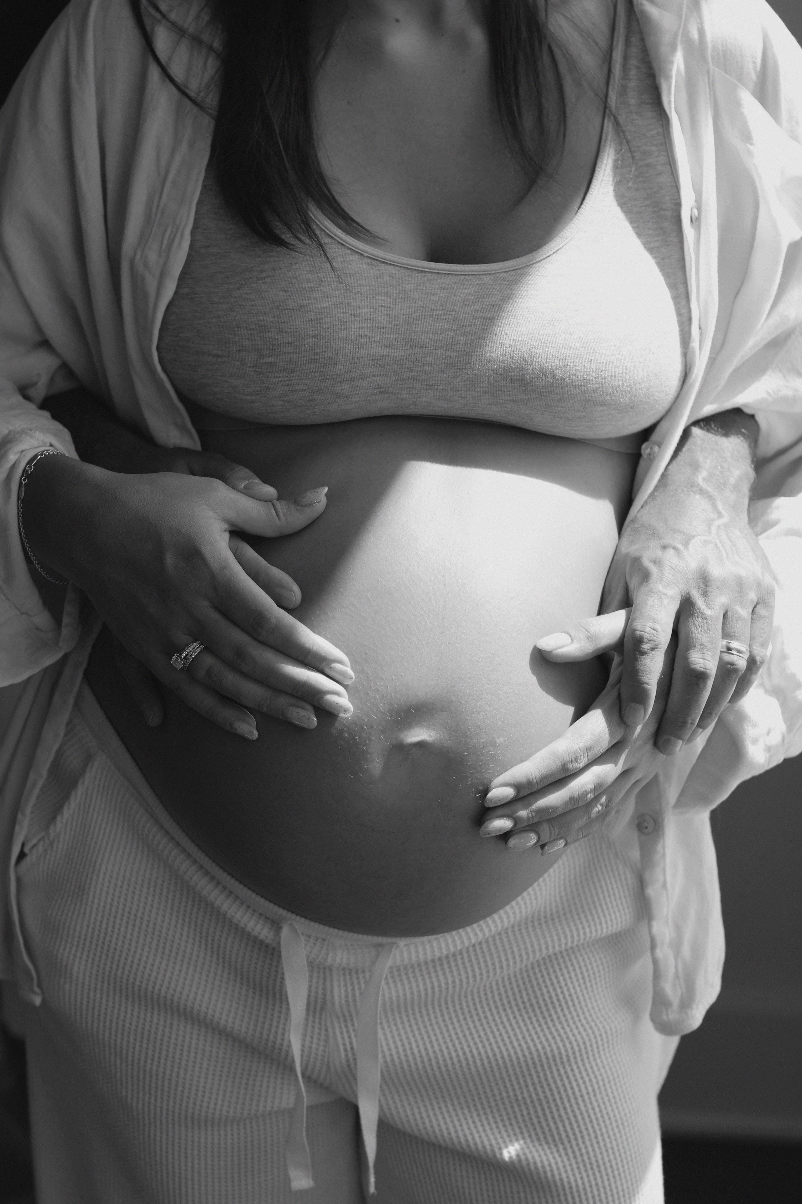 Maternity, Family & Pregnancy Photoshoot at Home. Lana Petrychenko — Portrait & Family Photographer. Valencia, Spain