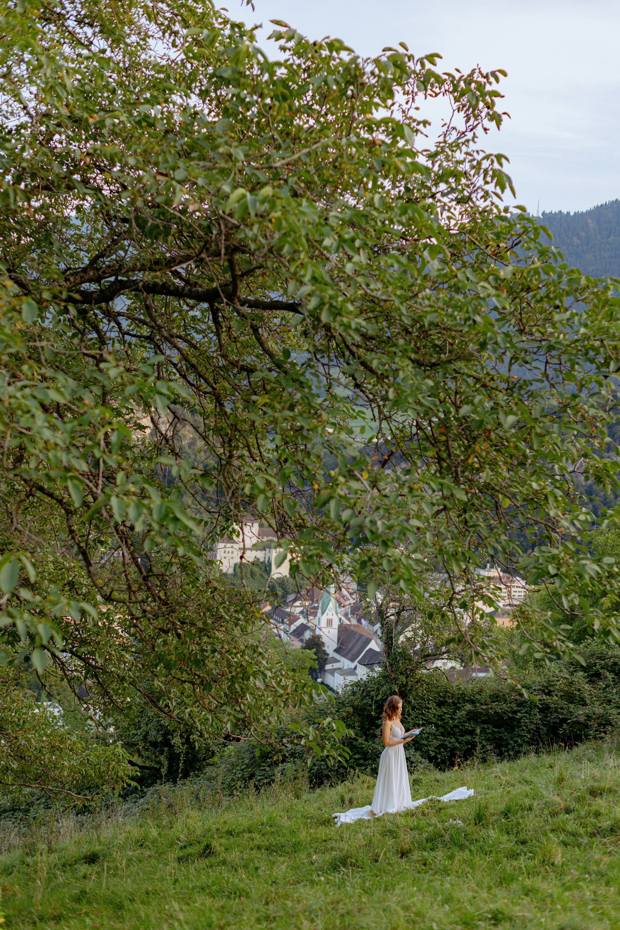 Morning of the bride. Amazing photo session at a time convenient for you. Y