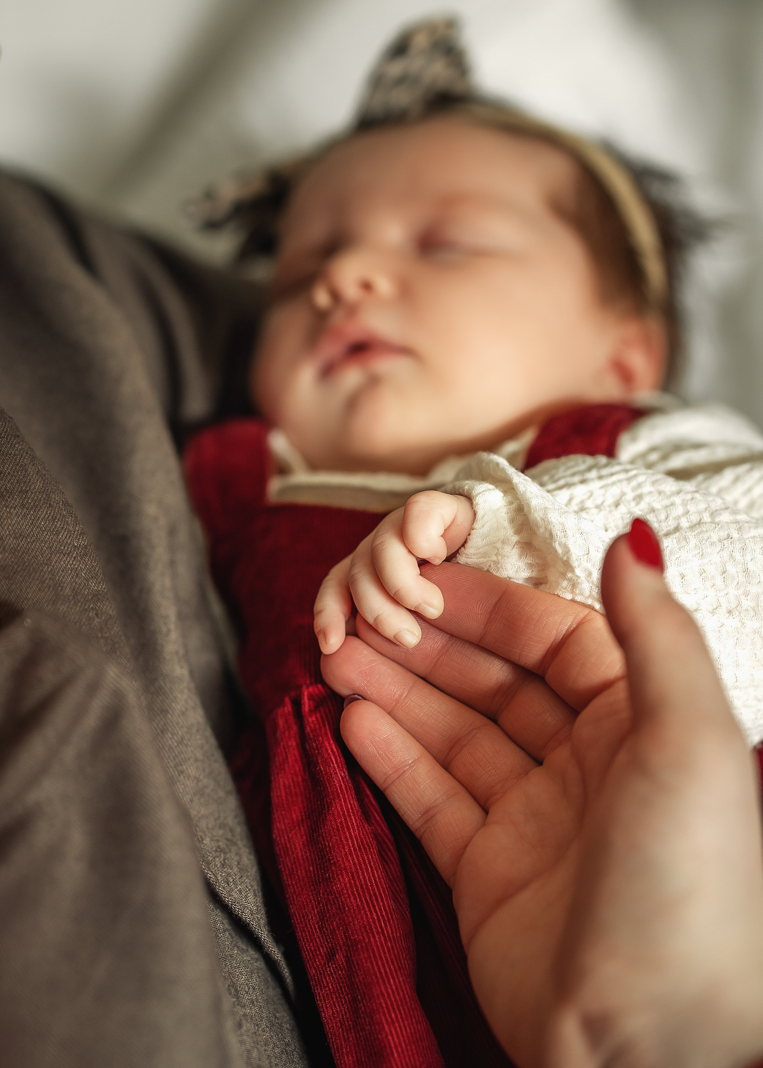 Newborn lifestyle. ArtFeather Photography. Sacramento, California