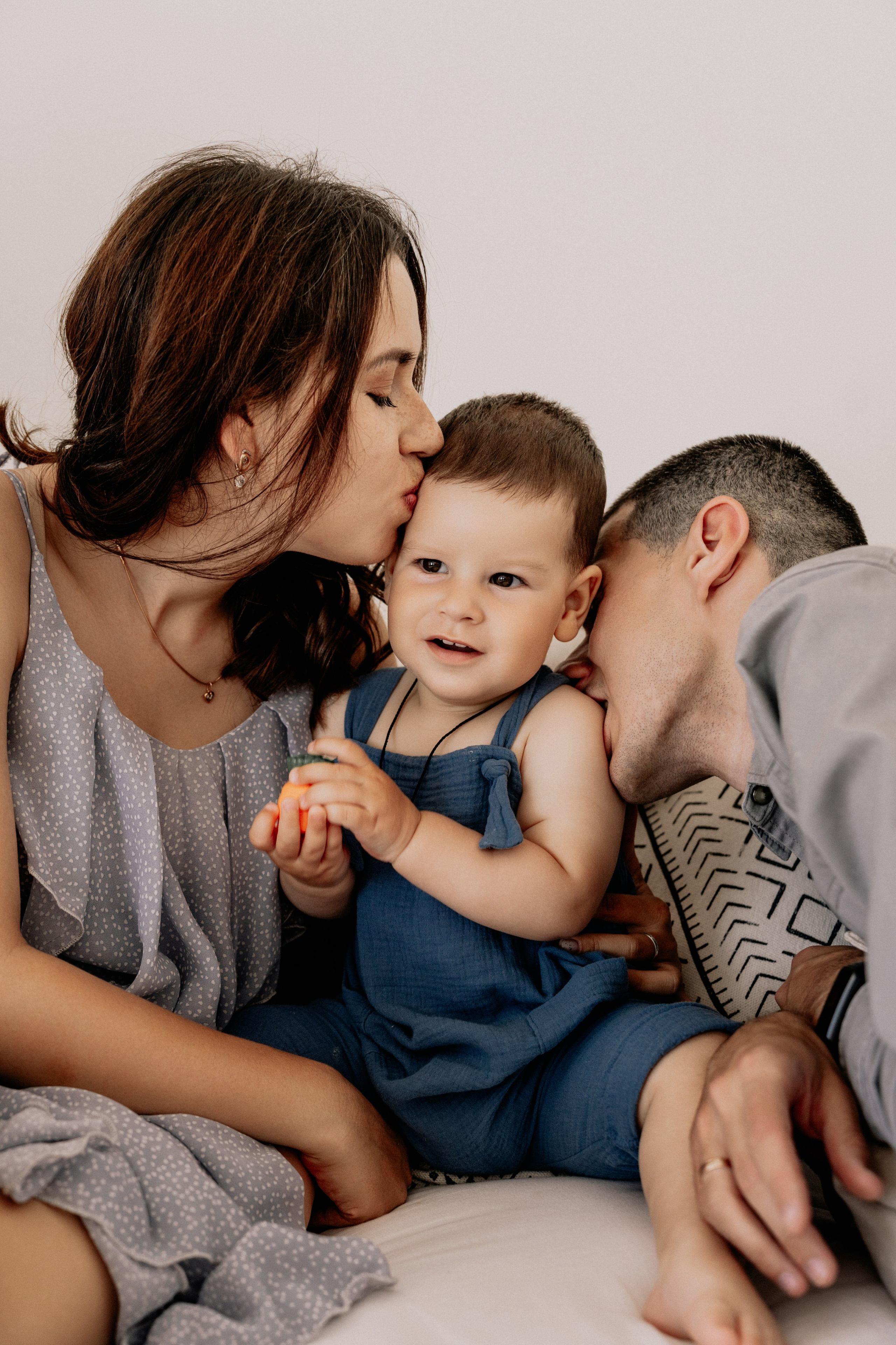 Cozy Family Photography at Home – Lifestyle & Love. Alisa Tant — Family and newborn photographer Bucks County, Montgomery county, Philadelphia, NJ