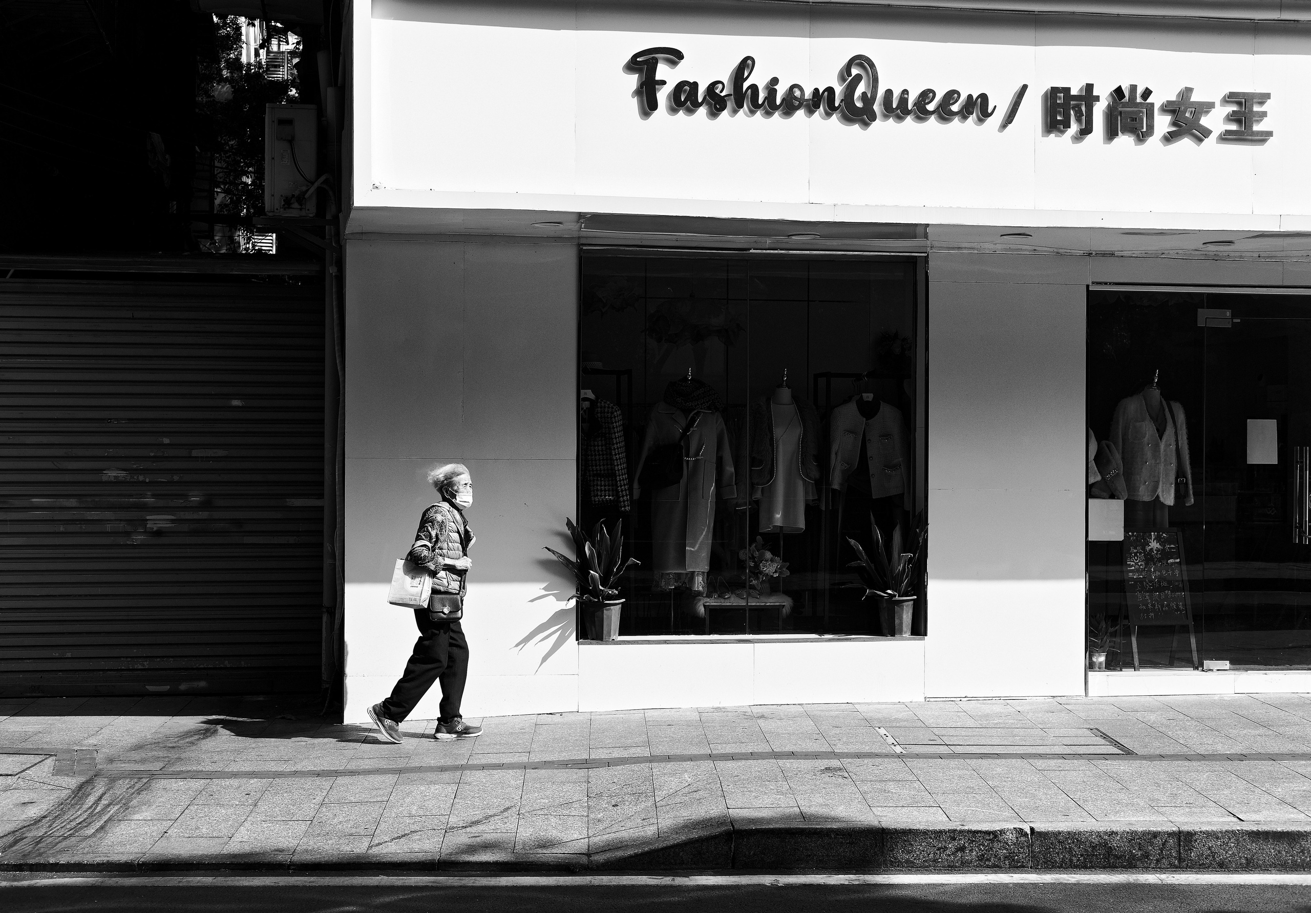 Capturing Life in Black and White - Candid Street Photography