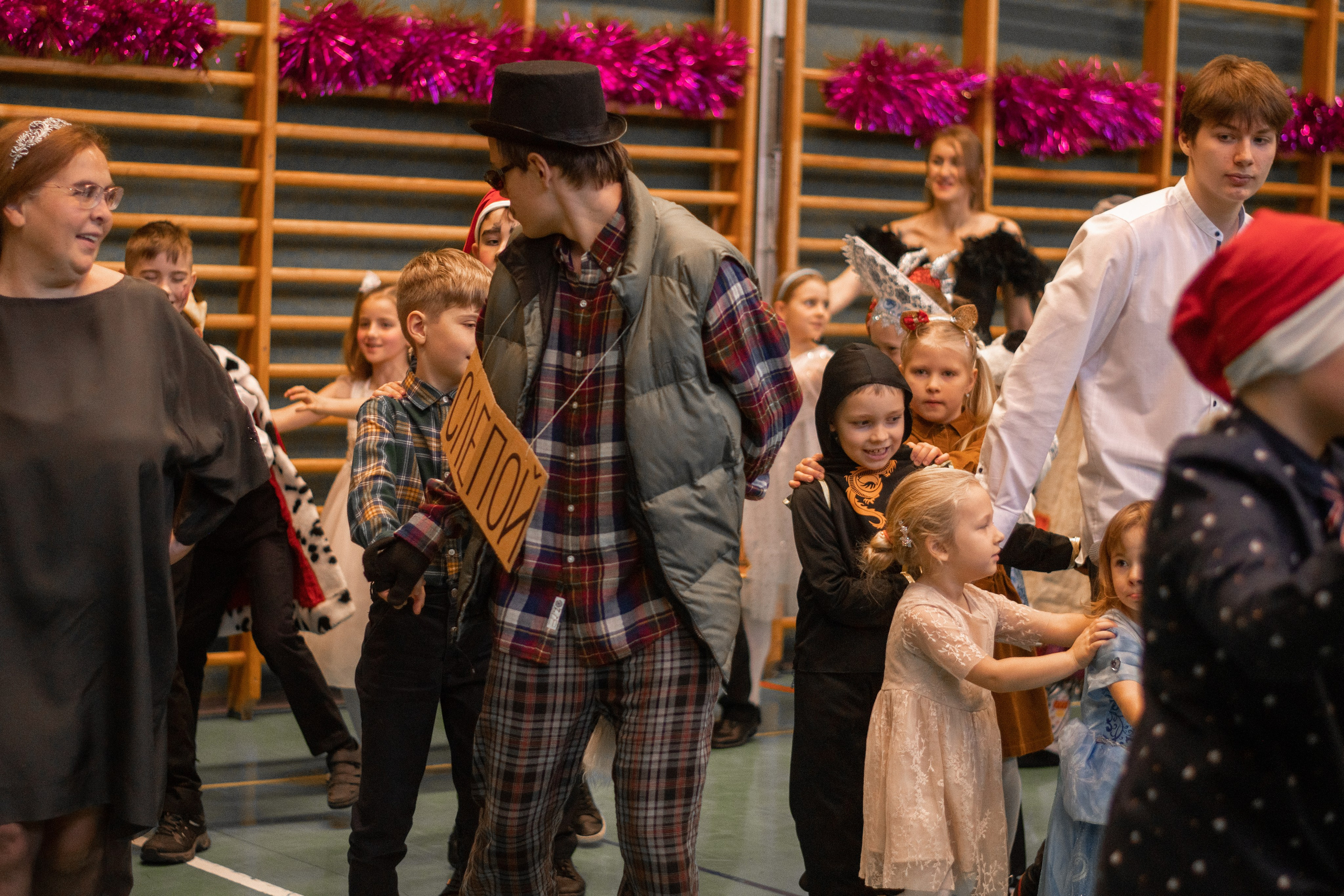 Новогодний хоровод. Семейный и детский фотограф