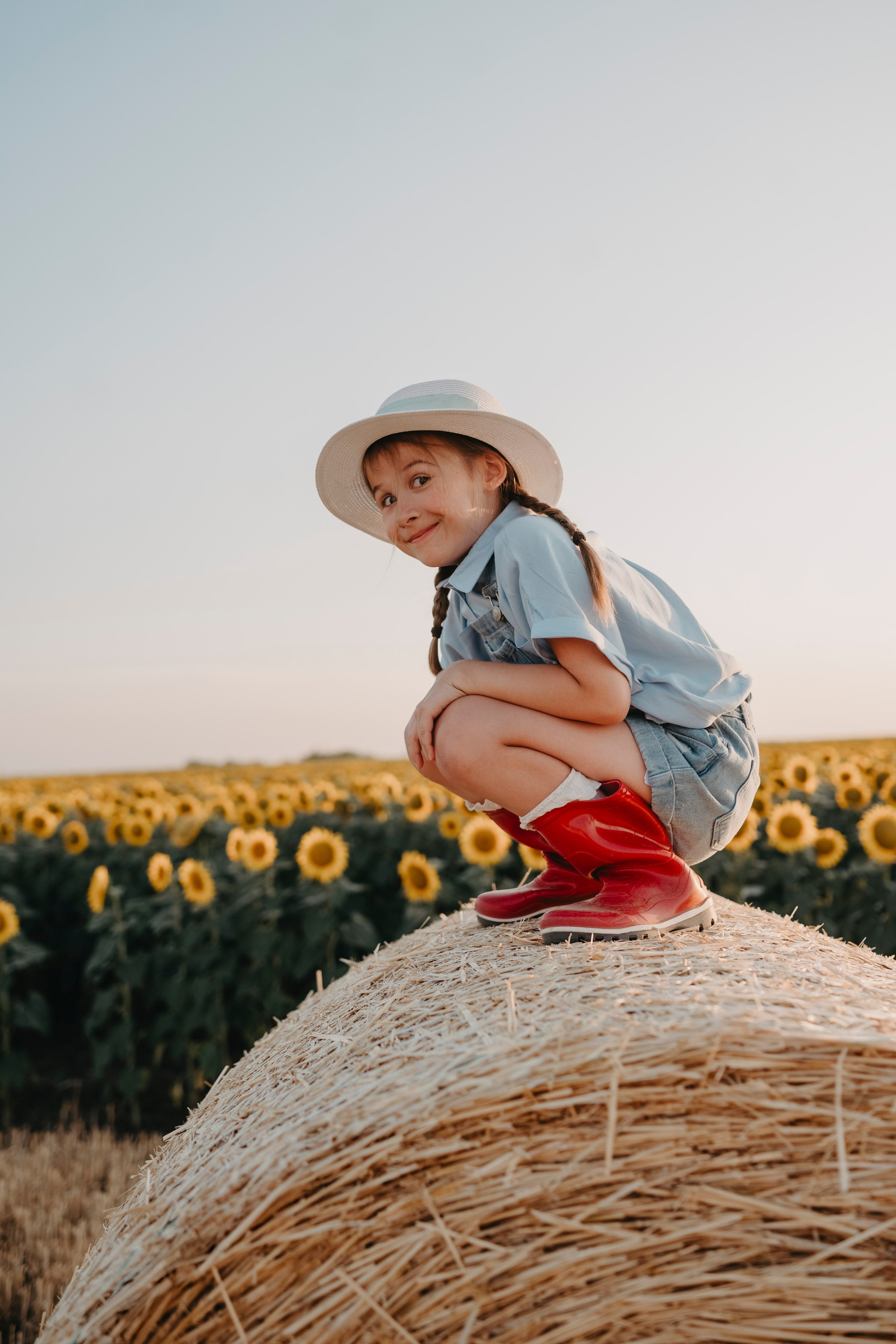 Letnje fotografisanje u polju suncokreta i sena. Deciji i porodicni fotograf u Beogradu Oksana Skendzic