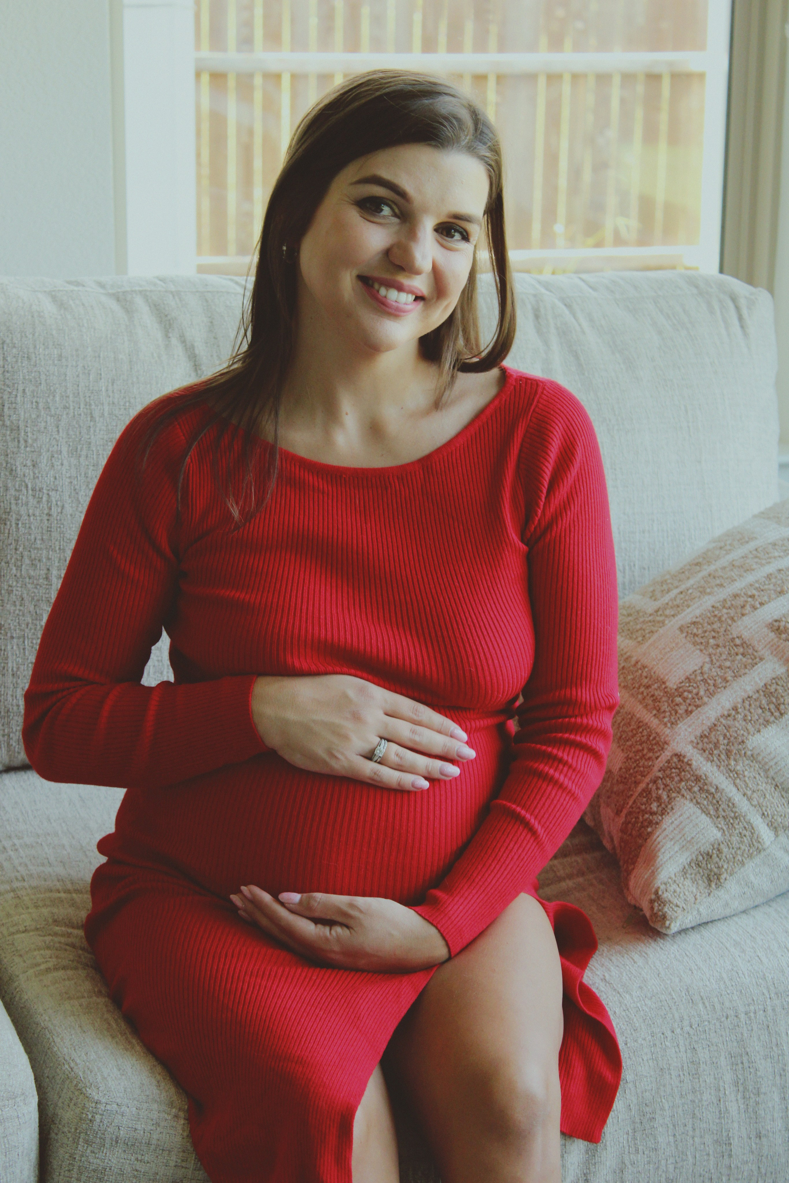 Maternity, Family & Pregnancy Photoshoot at Home. Lana Petrychenko — Portrait & Family Photographer. Valencia, Spain