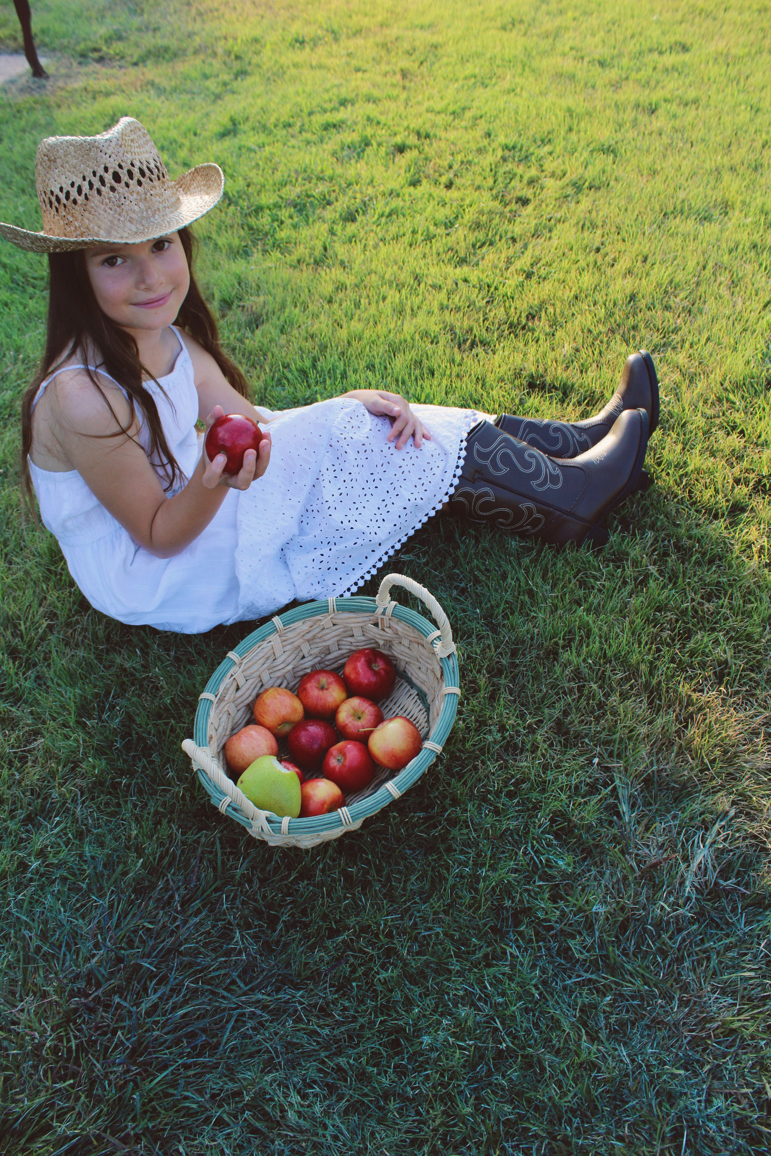 Texas Countryside Family Photoshoot in Cowboy Style. Lana Petrychenko — Portrait & Family Photographer. Valencia, Spain