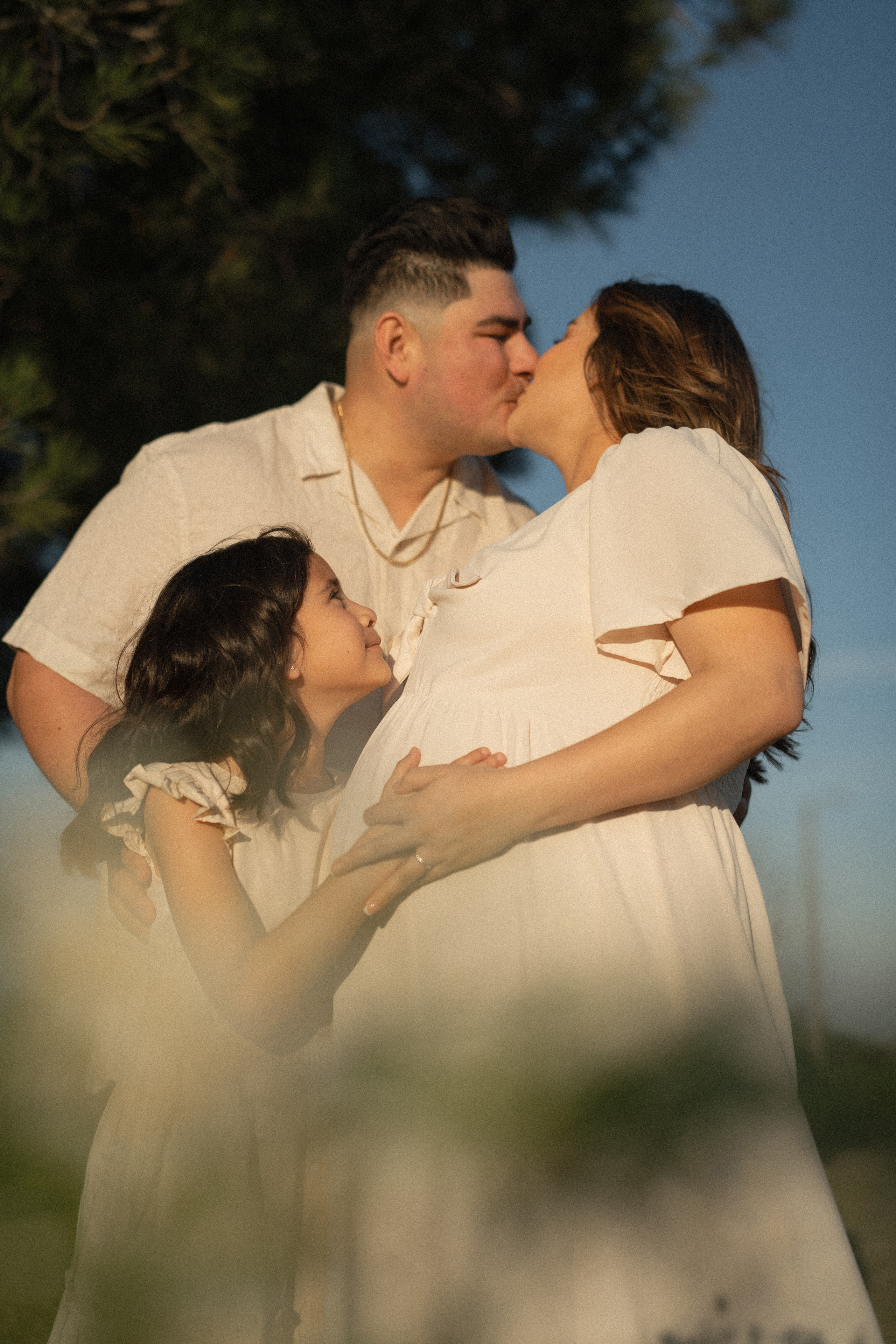 Family walk and wonderful 9 month of pregnancy. Portrait, family, maternity & wedding photography & videography in SoCal Kseni Vibe