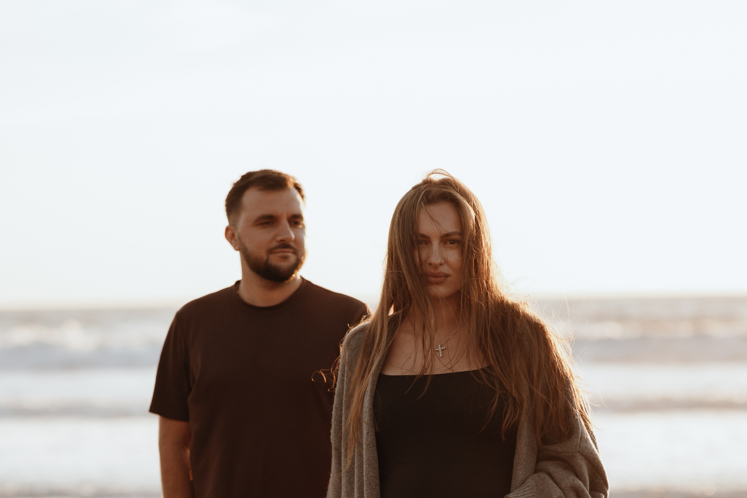 Sunset maternity photoshoot. Annah Louwagie — Lifestyle photographer for couples, families & brands | France & worldwide