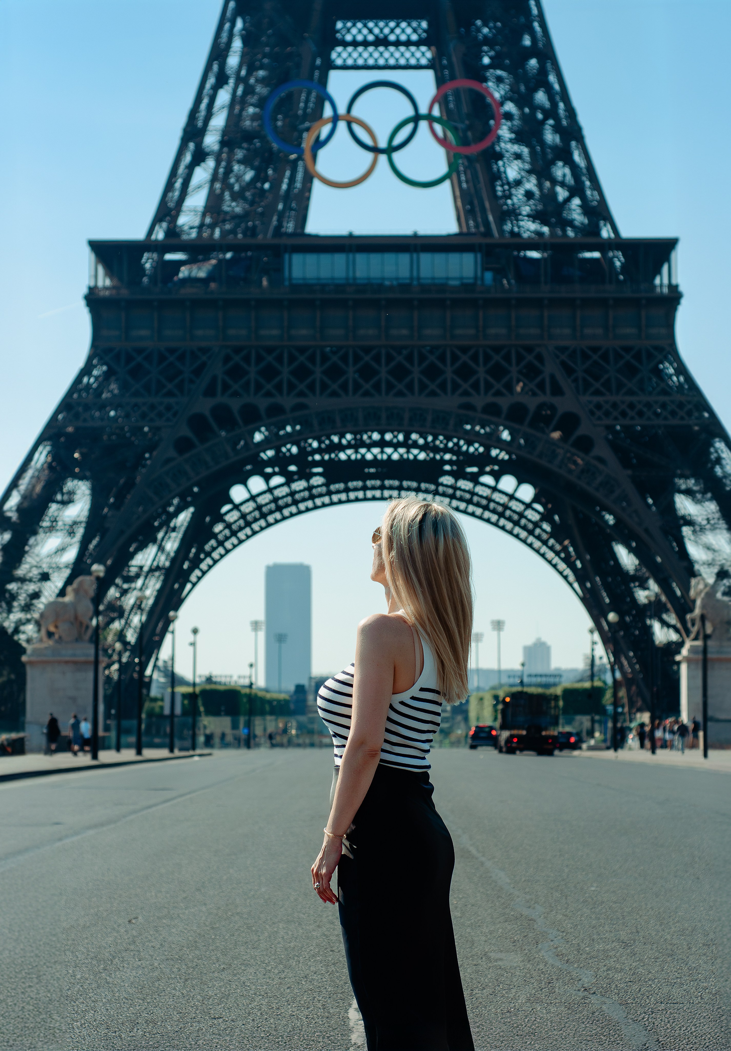 Летняя фотосессия у Эйфелевой башни. Фотограф в Париже Полина Осипова