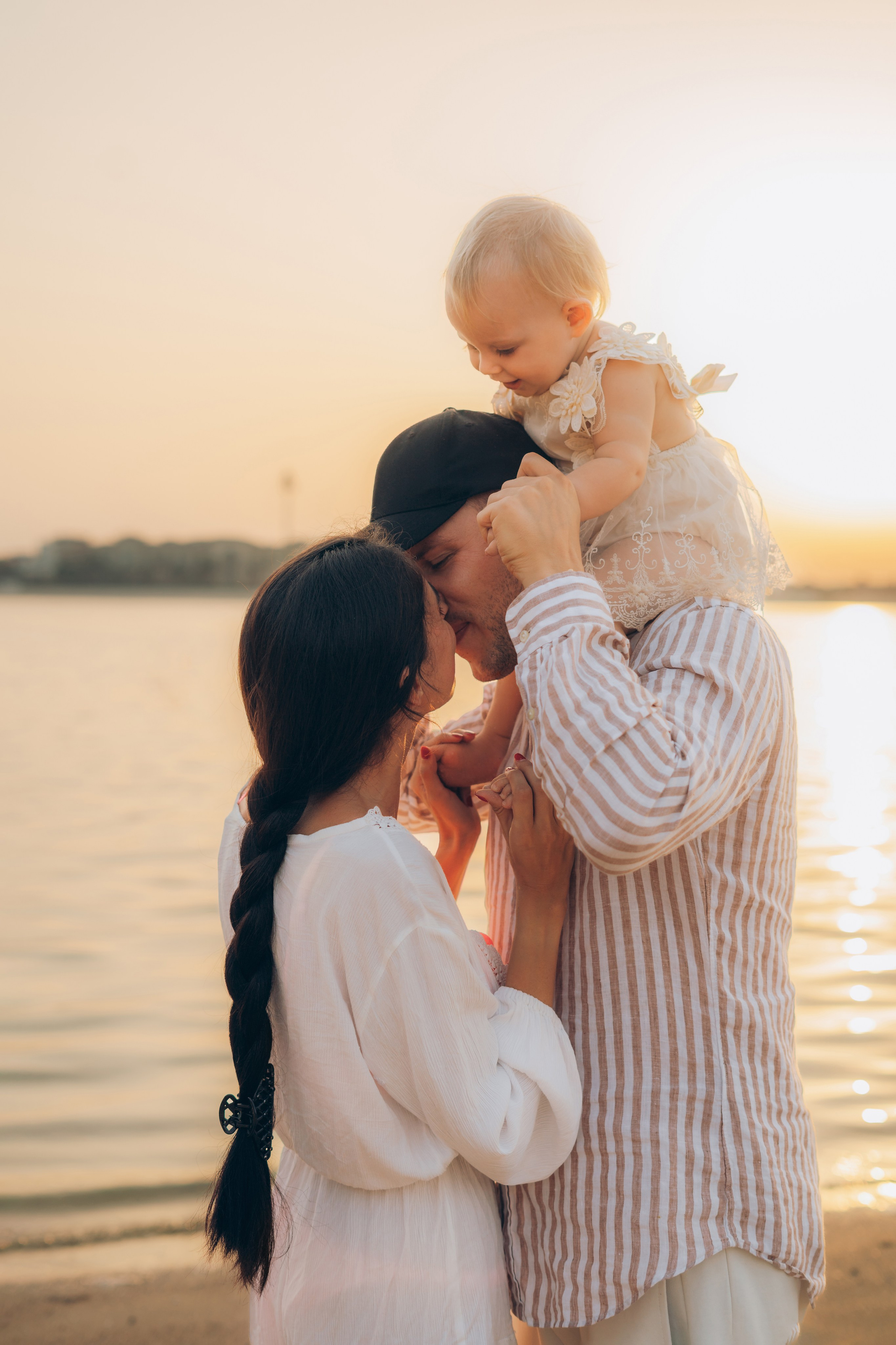 Beauty of the sunset on the beach. Angela Iakovleva — Family Photographer in Dubai