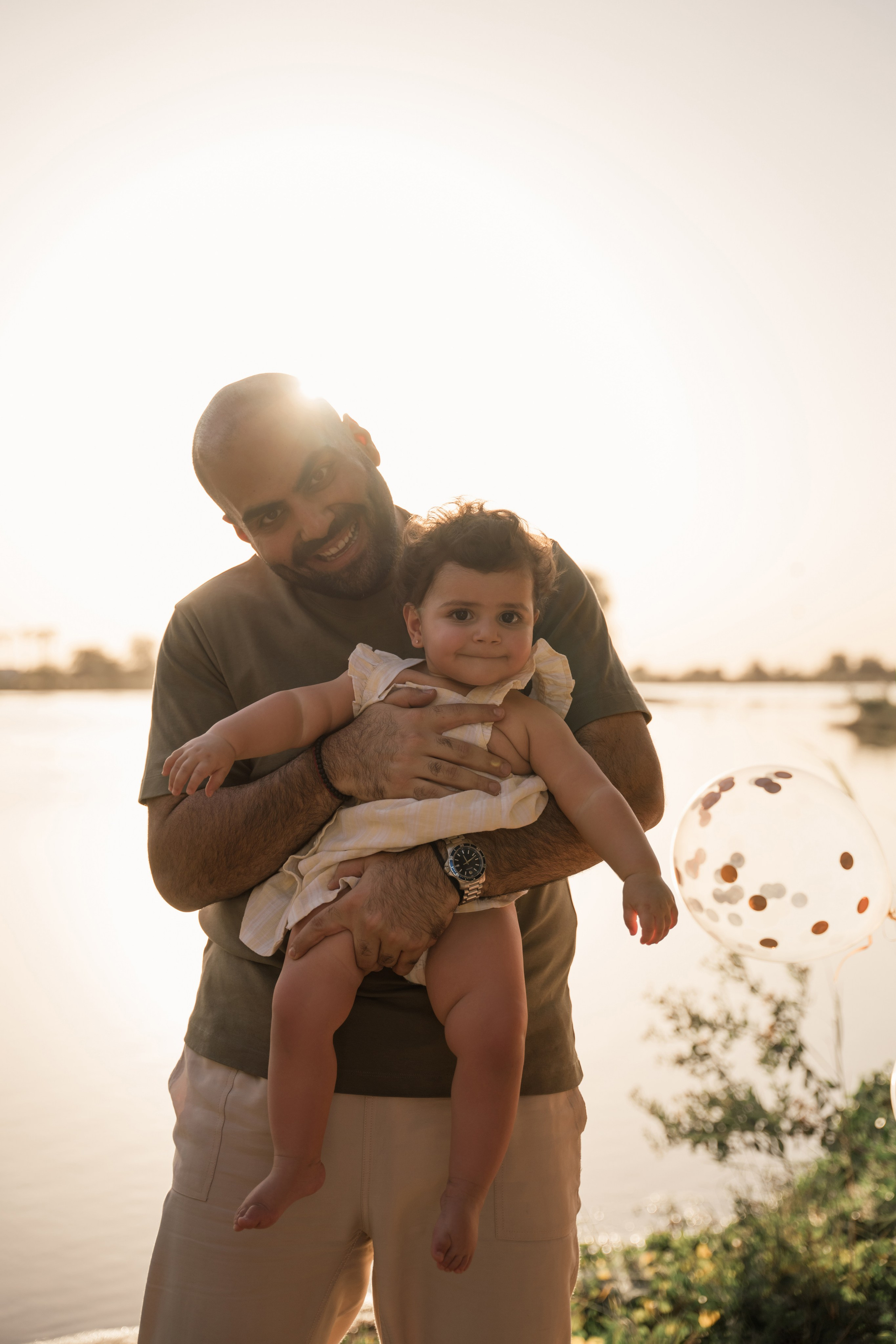 Family fun and cake crush. Angela Iakovleva — Family Photographer in Dubai
