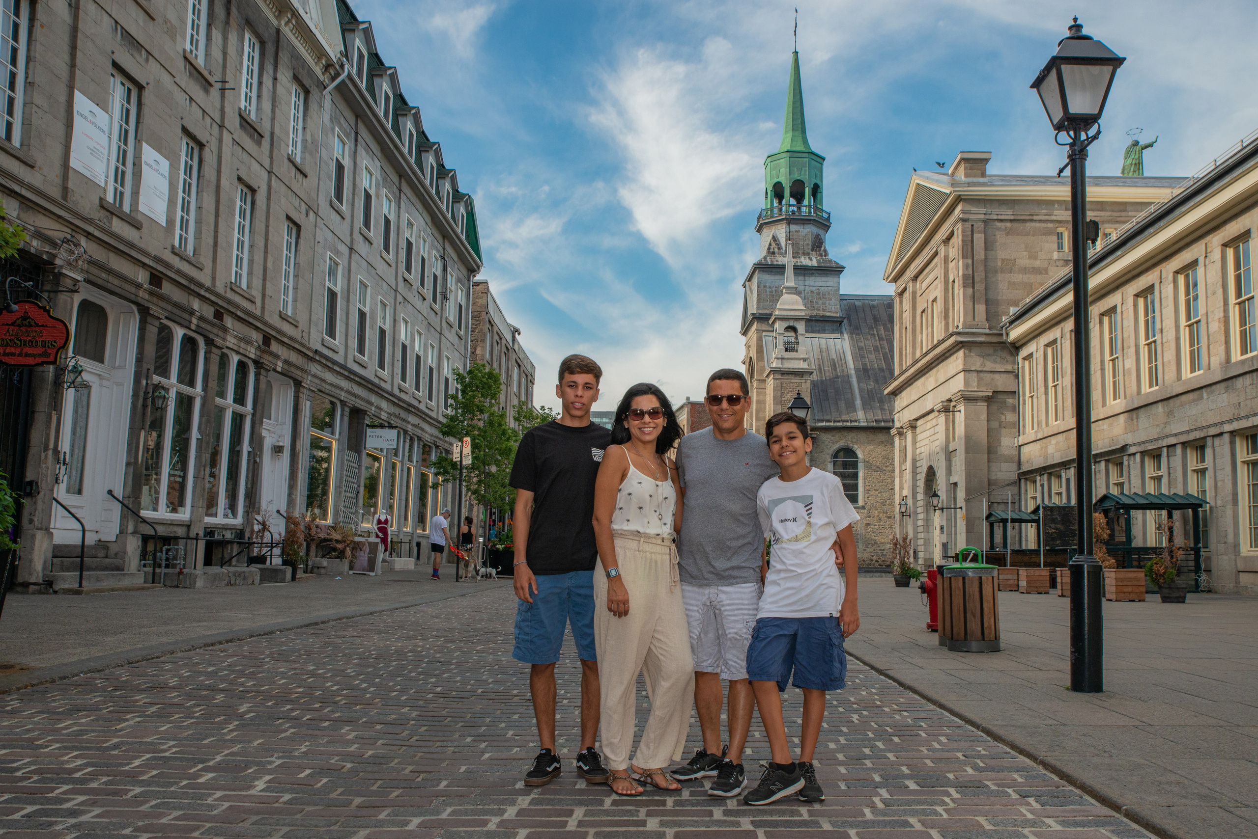 Andressa’s Family (Montreal QC). Carlos Lima Photography — Photographer in Calgary