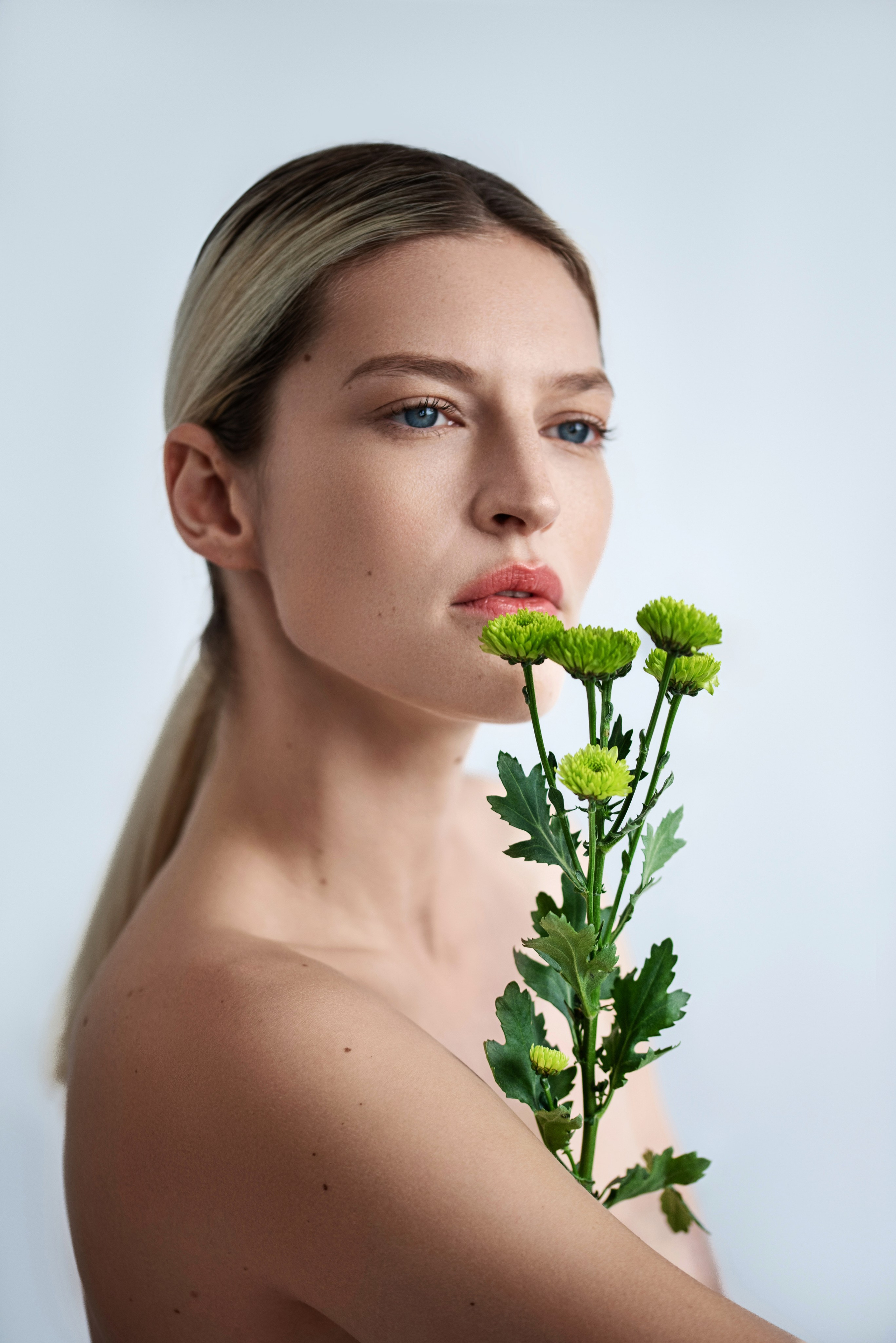 Beauty Portrait Retoucher Olha Kompaniiets. Professional high end photo retoucher Olha Kompaniiets