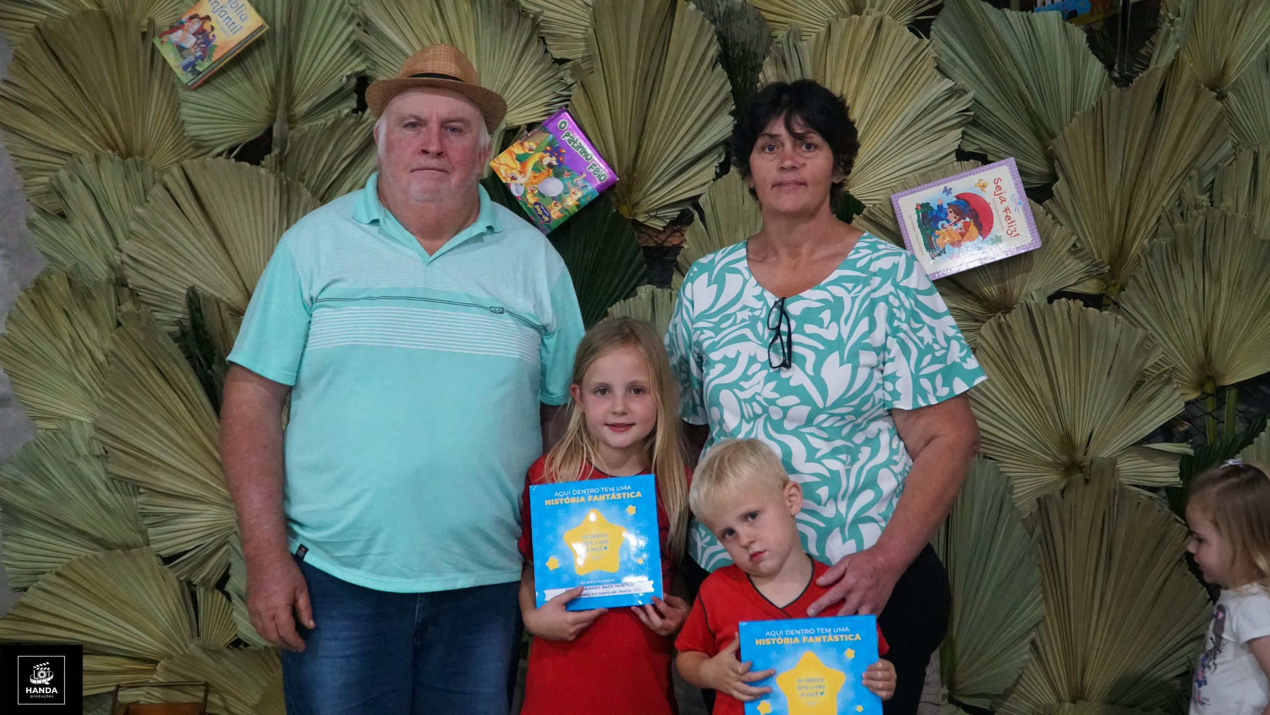 Noite autógrafos colégio Aurélio Buarque de Holanda. Handa Produções