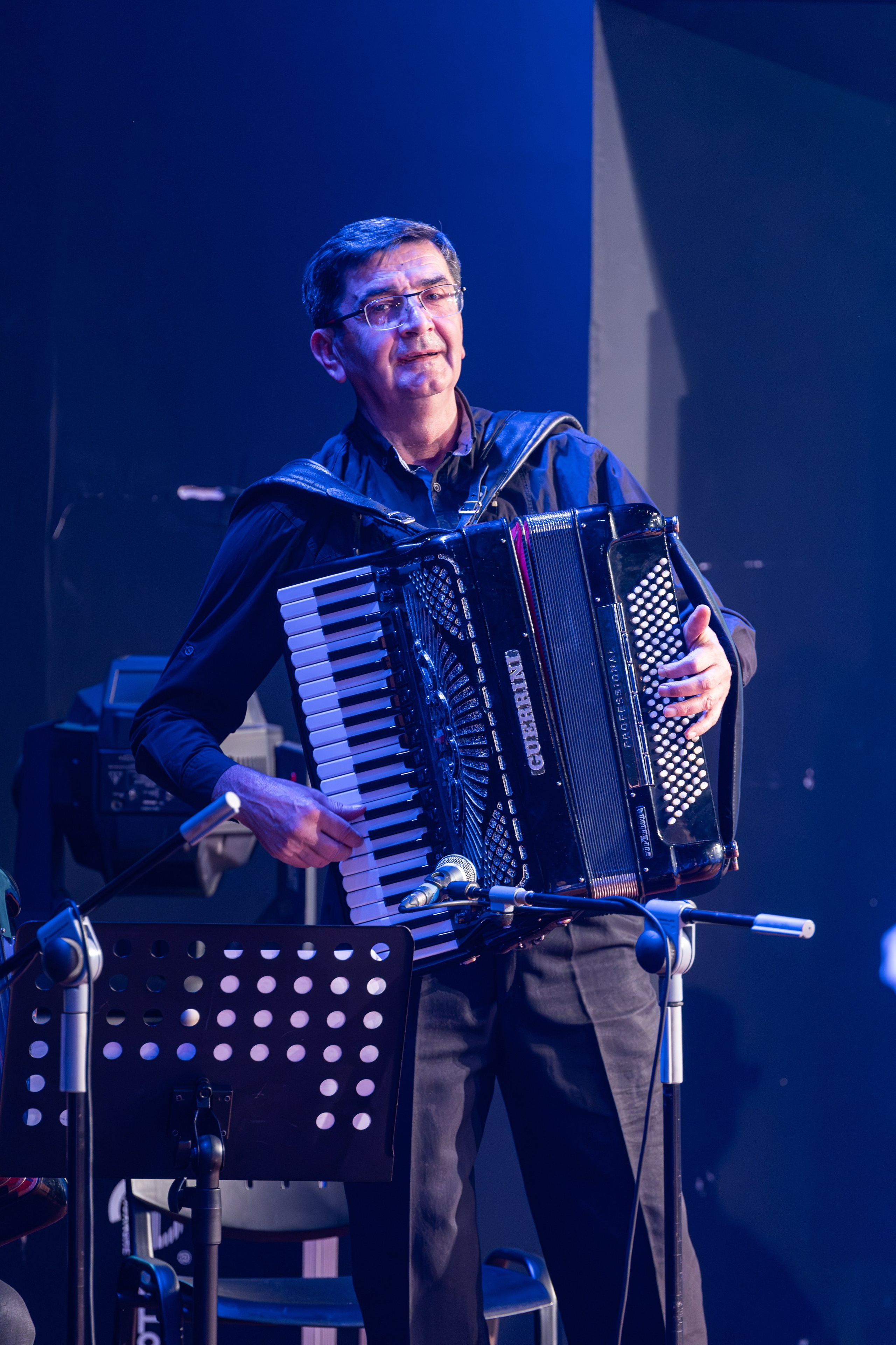 Folklorni koncert RKUD Proleter — Dom Mladih. Namir Čomaga — fotograf iz Sarajeva, portreti, tradicija i kultura u fokusu objektiva