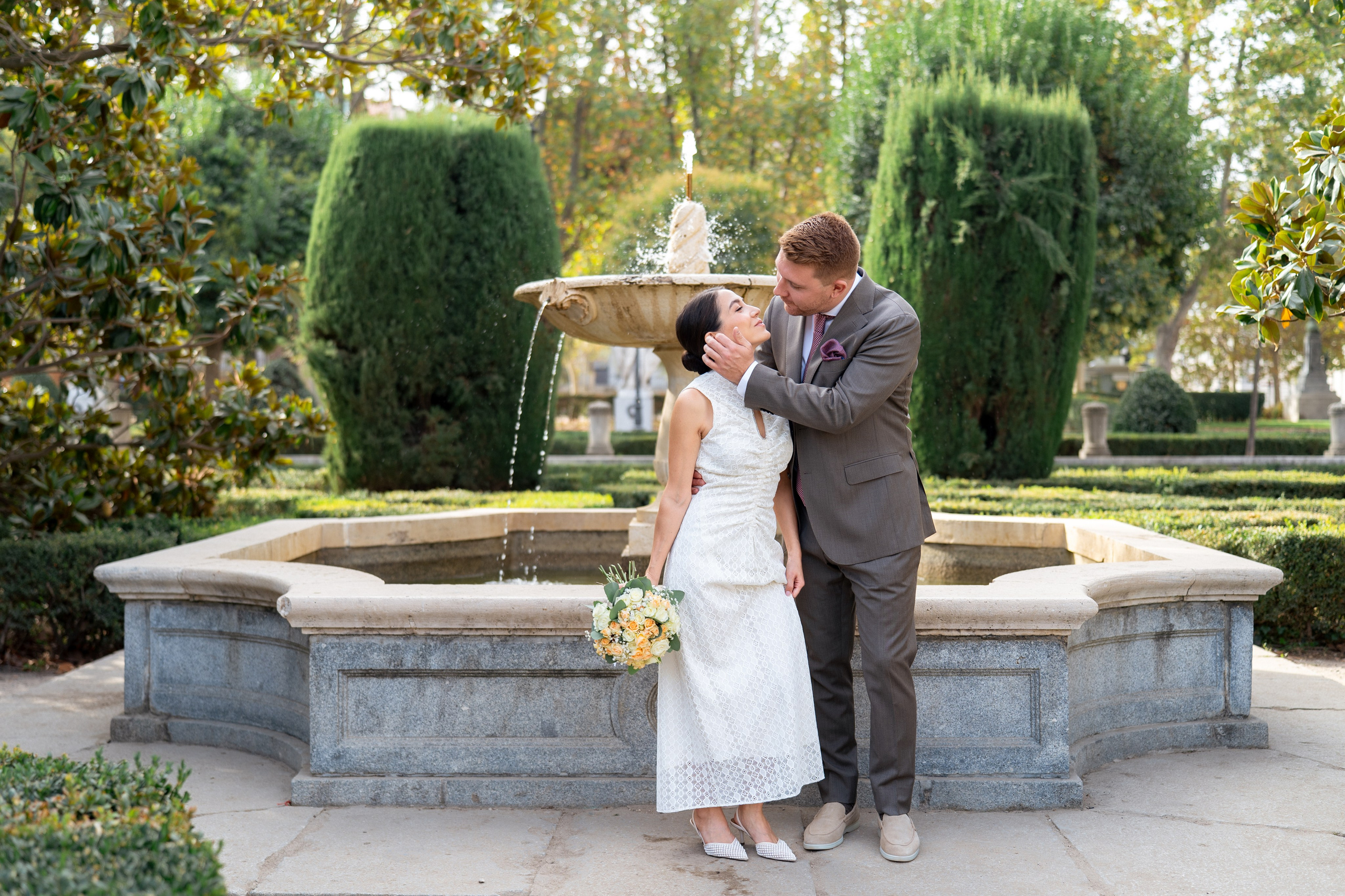 Elopement photoshoot in Madrid city centre. Fotógrafo en Madrid, España. Alyona Belyaninova