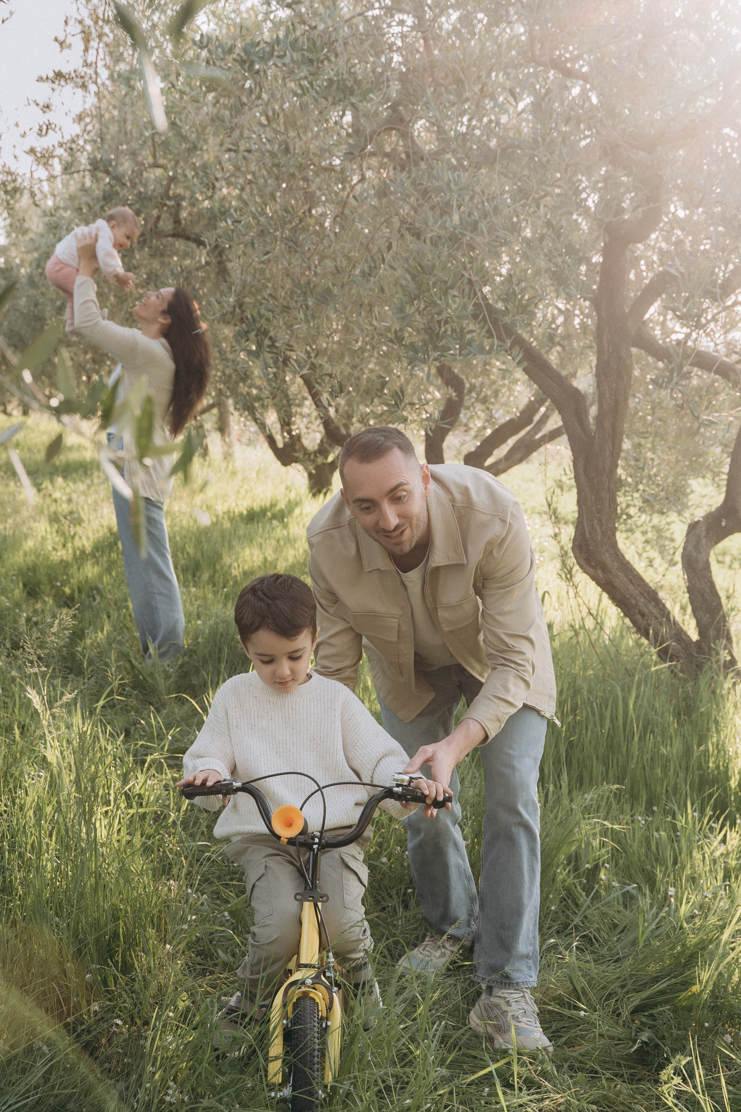 Olive grove photoshoot near Rimini. Family and wedding photographer in Italy Olga Kulikova