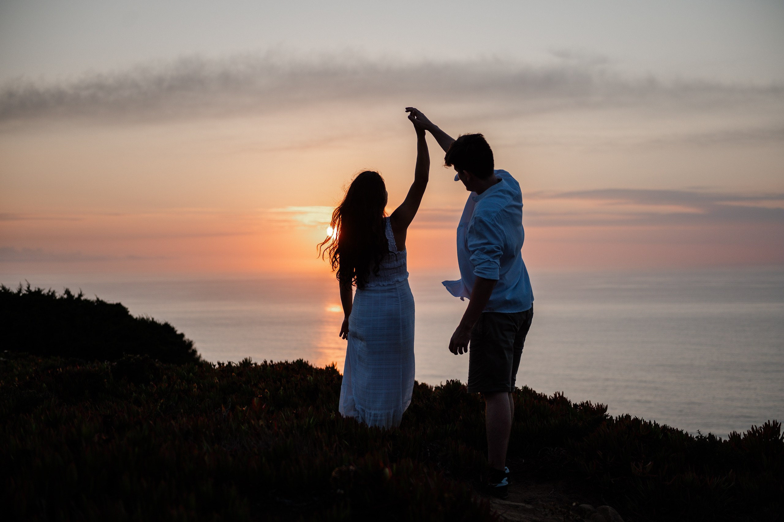 photo shoot love story on Ursa beach, Lisbon, Portugal