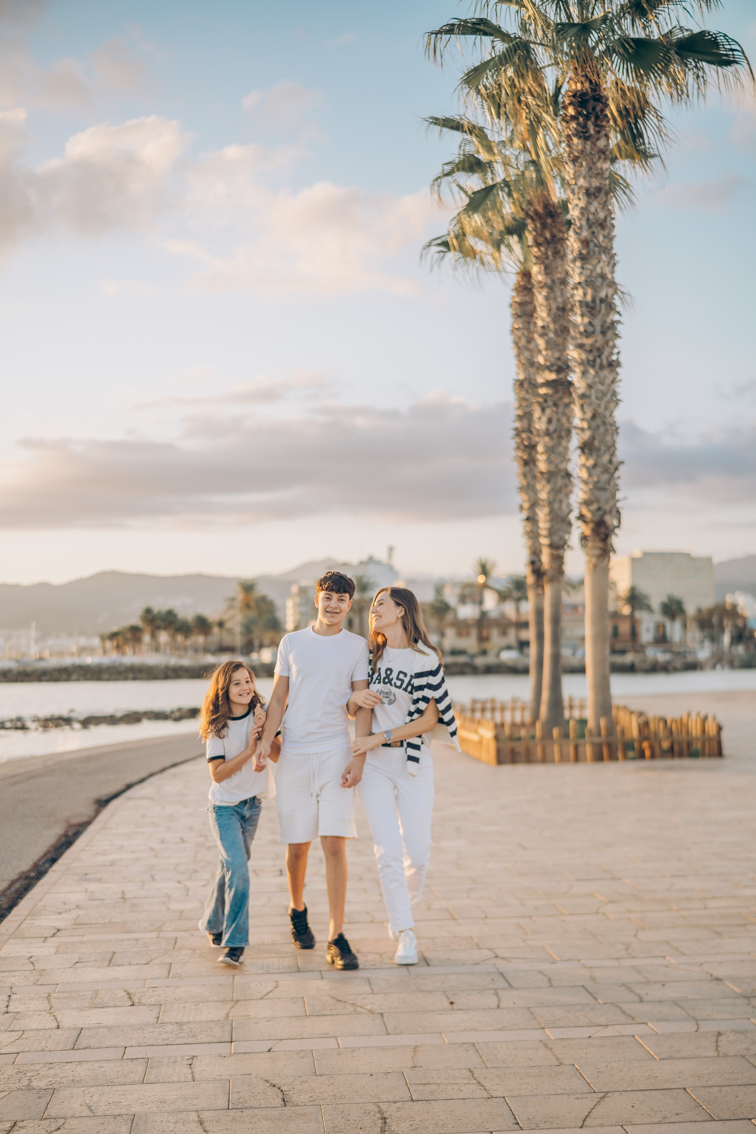 \Walk with kids. Фотограф Пальма де Майорка