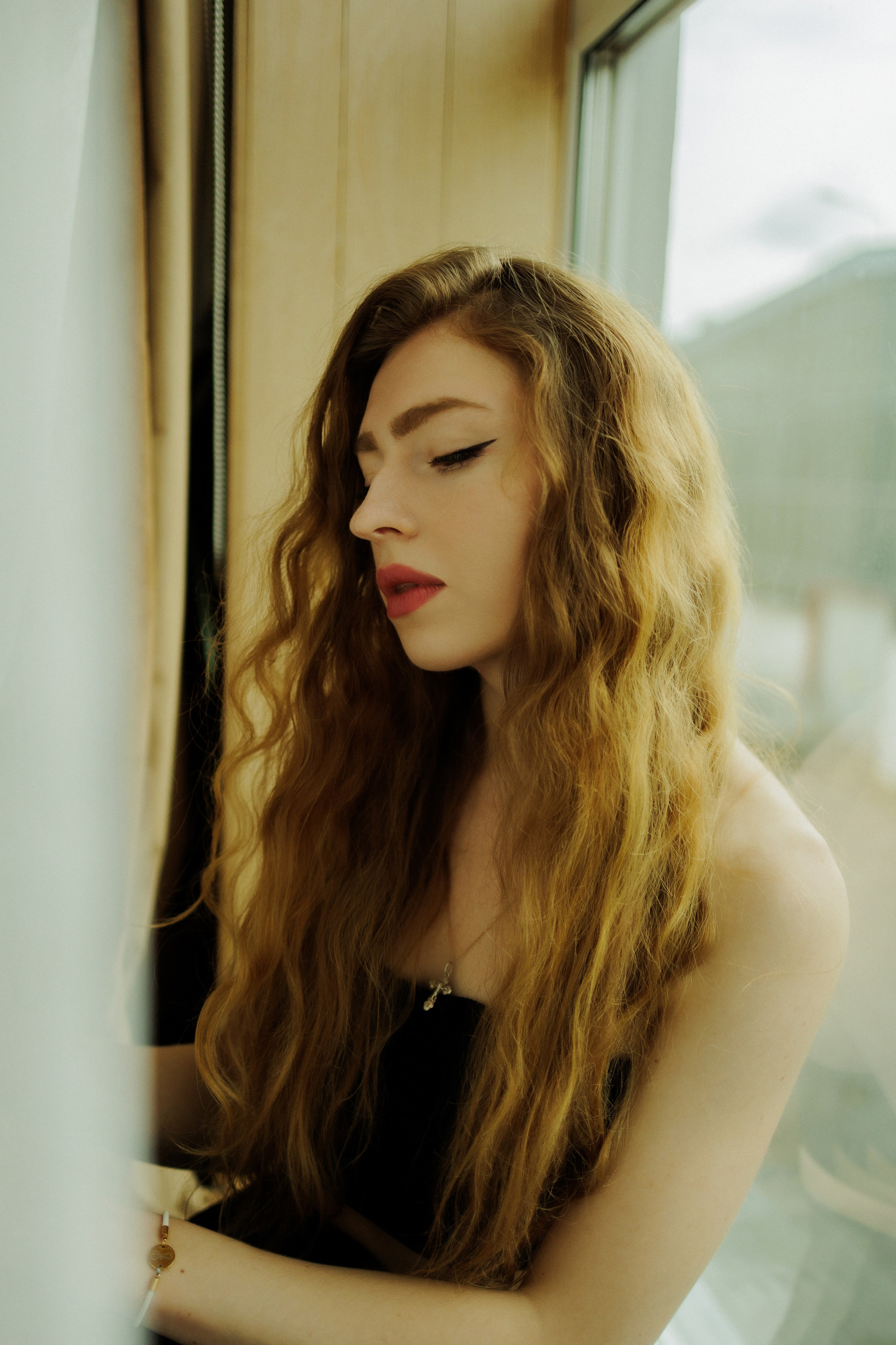 Soft Light — Intimate Lifestyle Portraits by the Window | Natural & Soulful Photography. Kristina Kozheltsova- Soulful Portrait&Lifestyle&Love Story Photographer in Leipzig, Germany